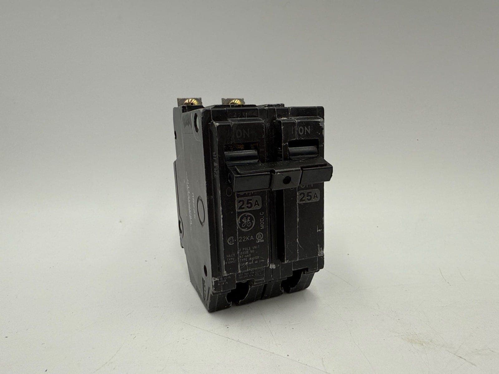 GE THHQB2125 Circuit Breaker — image 1 of 8