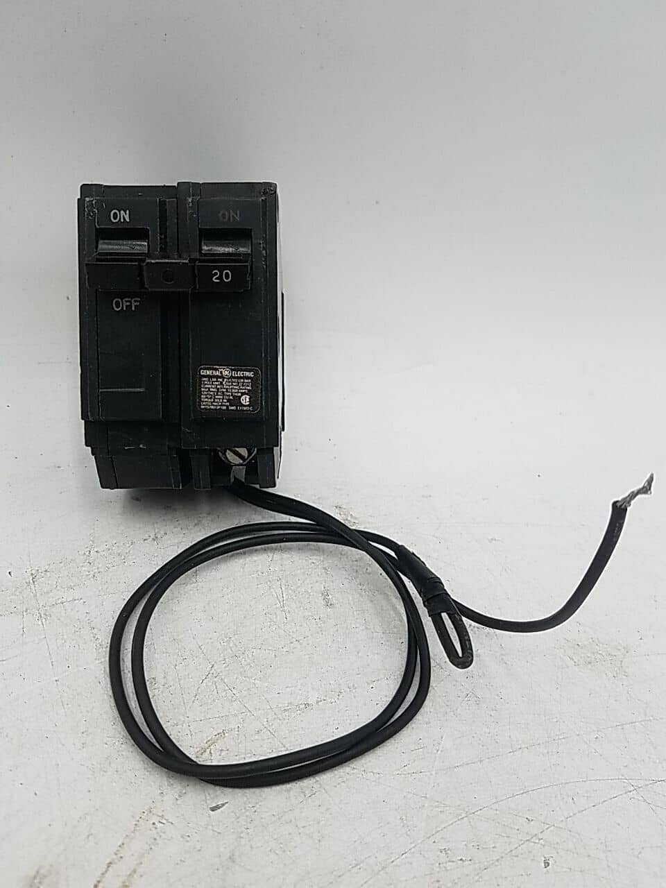GE THQB1020ST1 Circuit Breaker — image 1 of 9