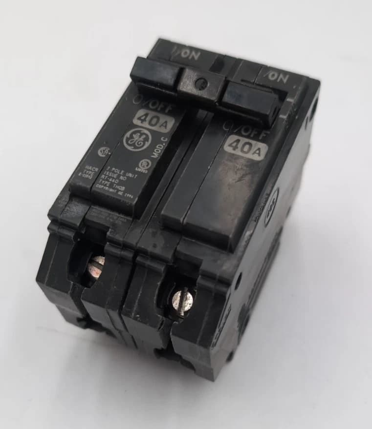 GE THQB2140 Circuit Breaker — image 1 of 5