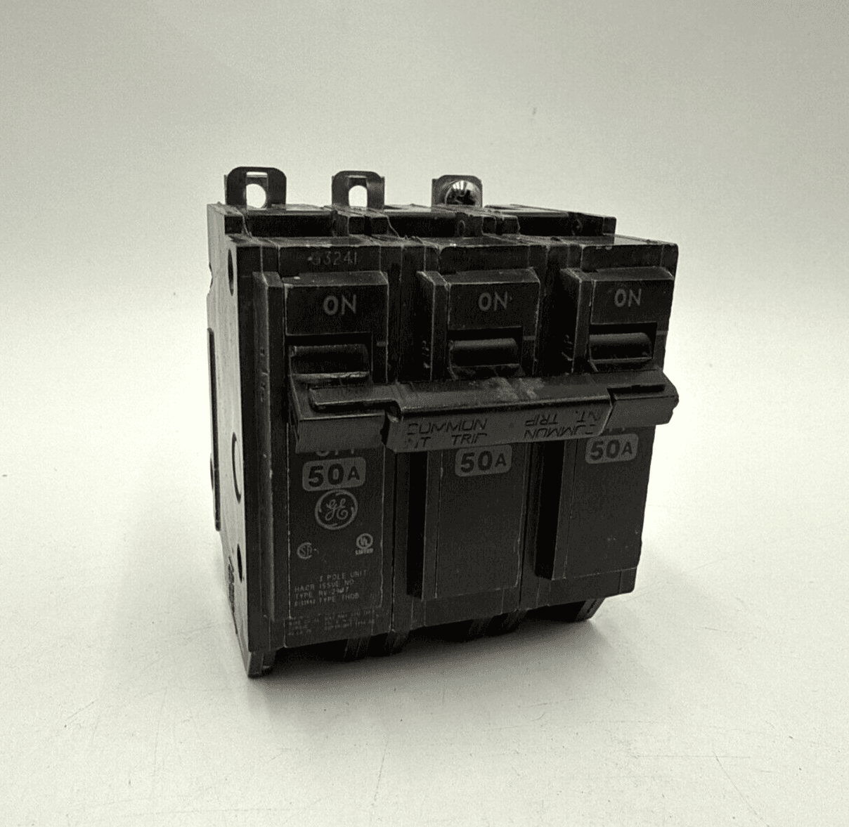 GE THQB32050 – image 1