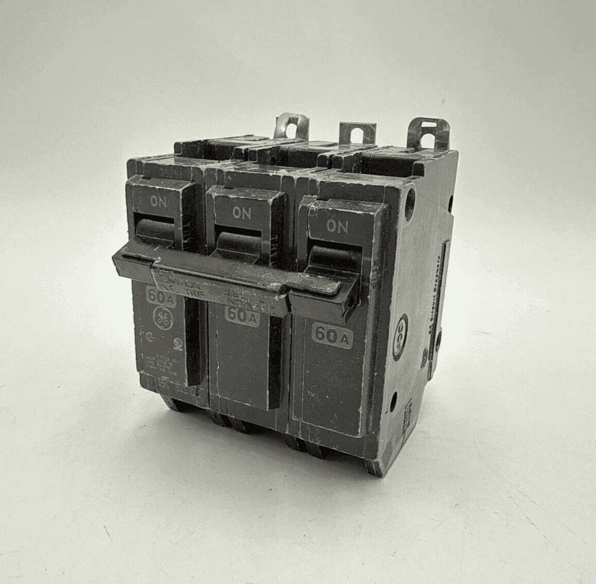 GE THQB32060 Circuit Breaker — image 1 of 7