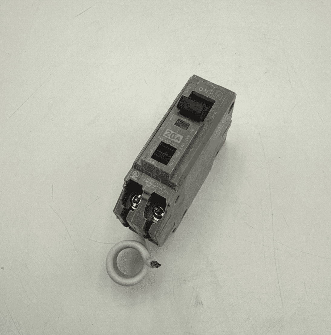 GE THQL1120AF2 – image 1