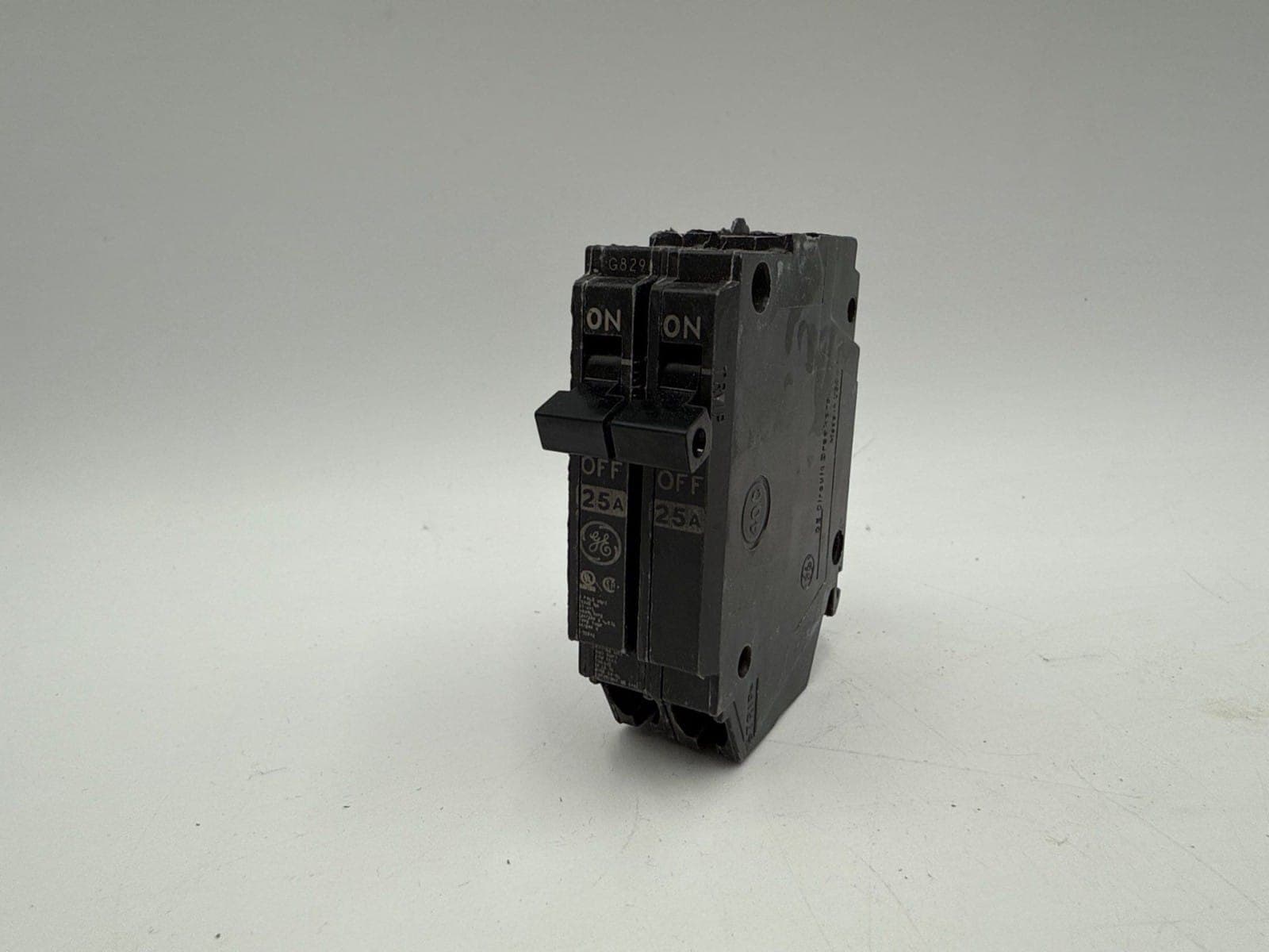 GE THQP225 Circuit Breaker — image 1 of 9