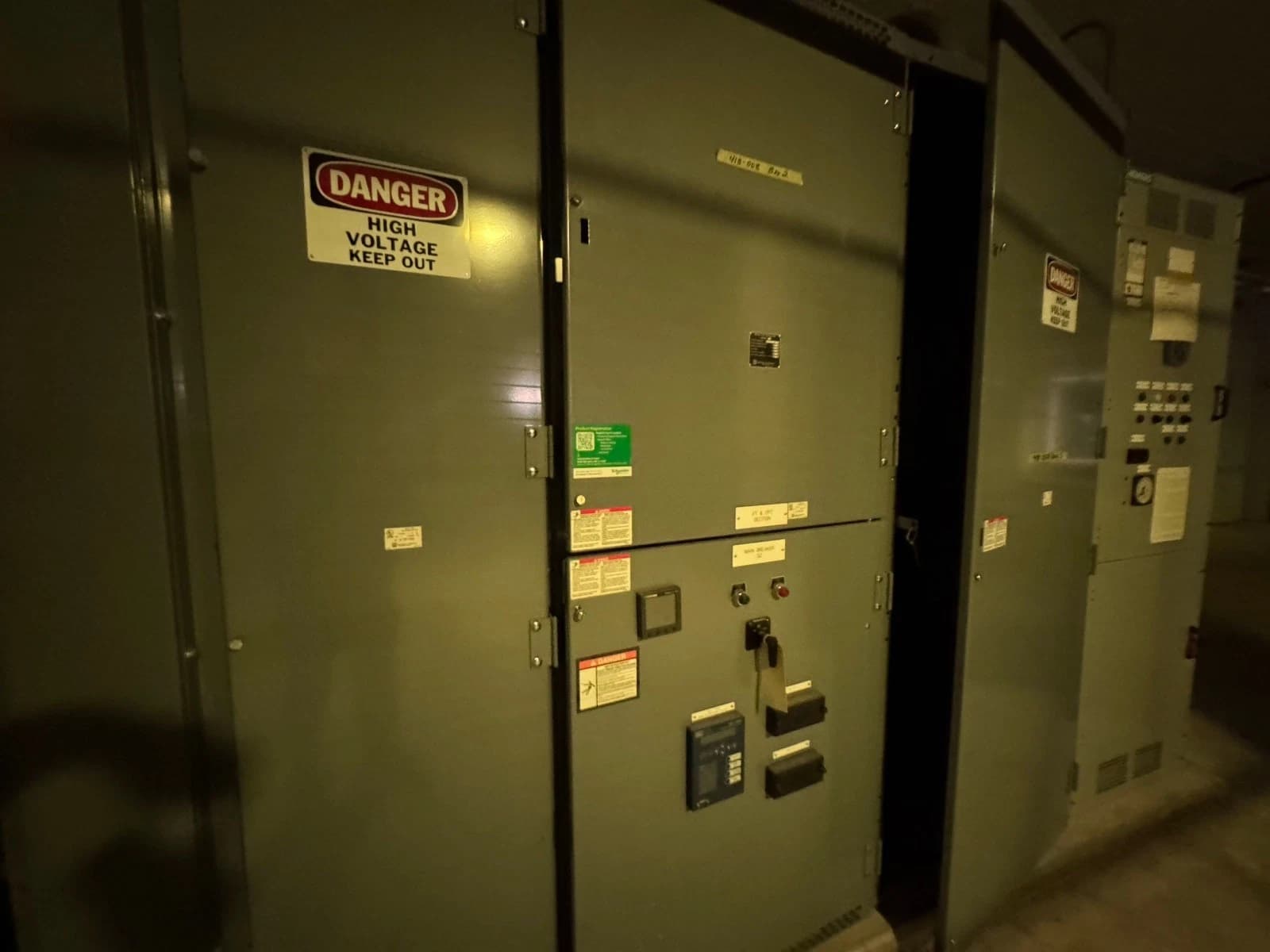 Square D VR V5D3153Y000 1200A 4.76 kV Medium Voltage Switchgear 1200 Amp – image 1