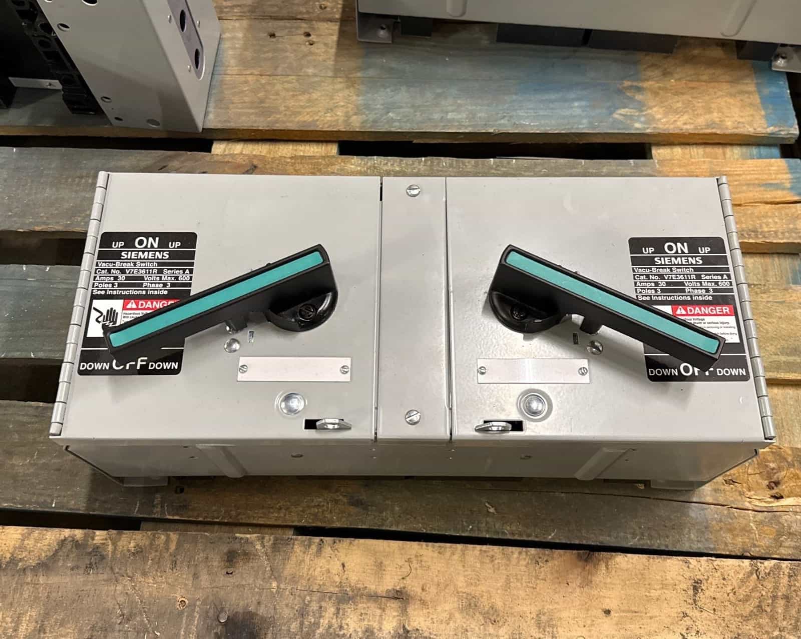 Siemens V7E3611R Load Switches — image 1 of 4
