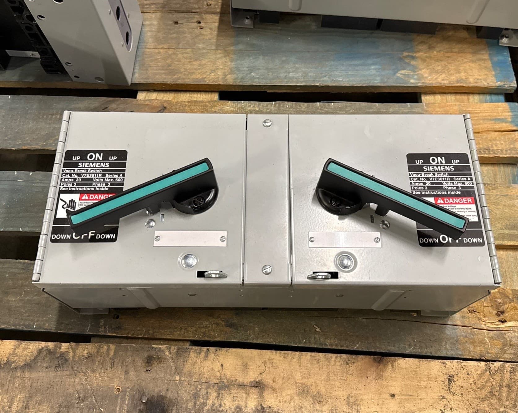 Siemens V7E3611R Load Switches — image 1 of 4