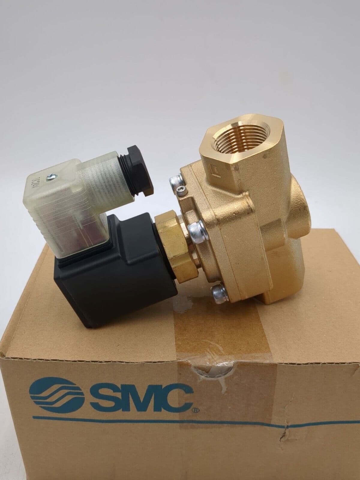 SMC VCH41-5DL-06G 2 Port Solenoid Valve Compact VC Valve New – image 1