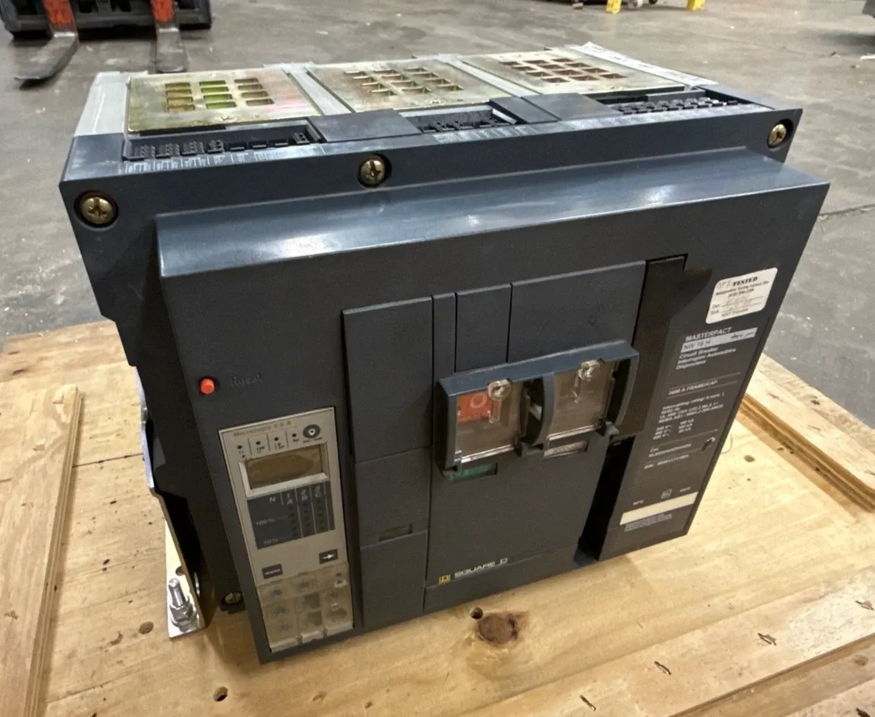 Square D WL3EER44A3CFFFXXXX Circuit Breaker — image 1 of 11