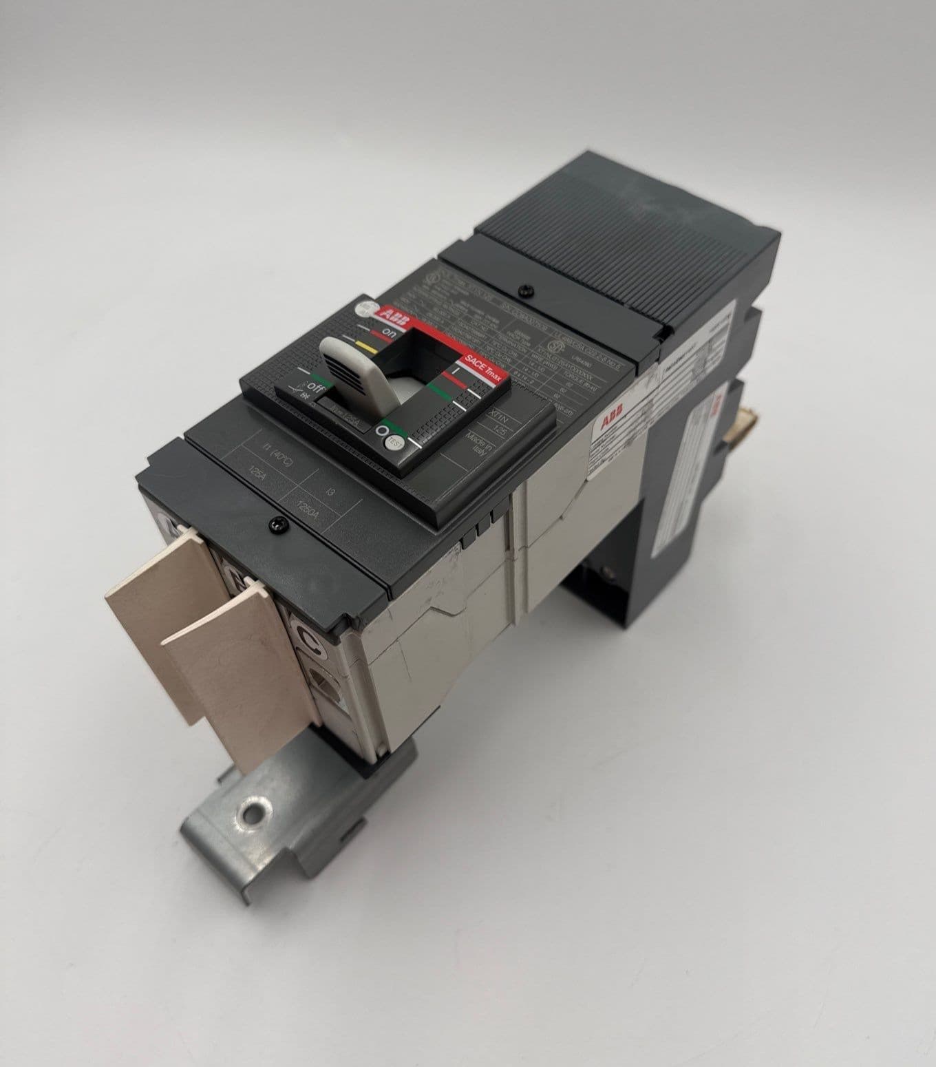 ABB XT1NU3125AYD000XXX ReliaGear Circuit Breaker 125A 3P 600V XT1N 125 125 Amp – image 1