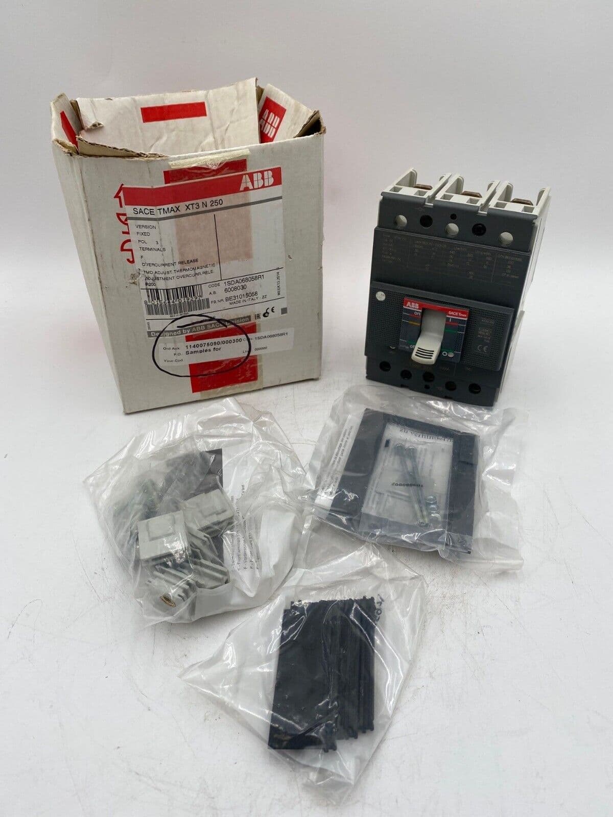 ABB XT3NE3200AFF000XXX Circuit Breaker — image 1 of 12