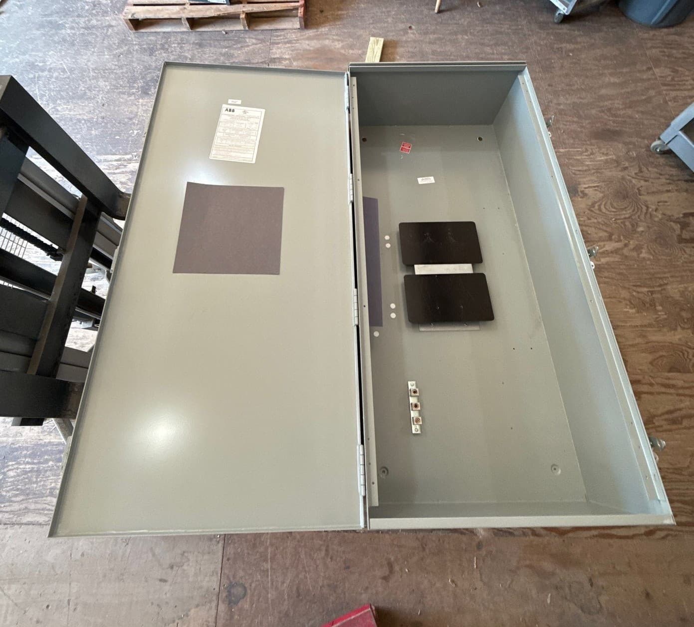 ABB XT7ENCL1200R Circuit Breaker Enclosure 1200A 600V Type 3R Rainproof – image 1