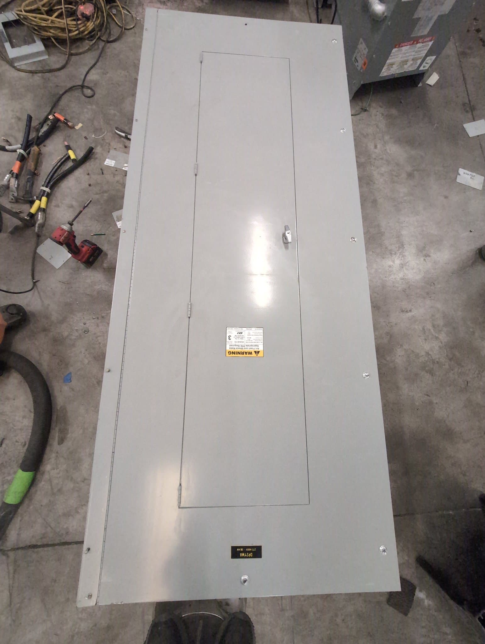 GE T148 Panelboard 600A 480V 3PH 4W MCB Indoor