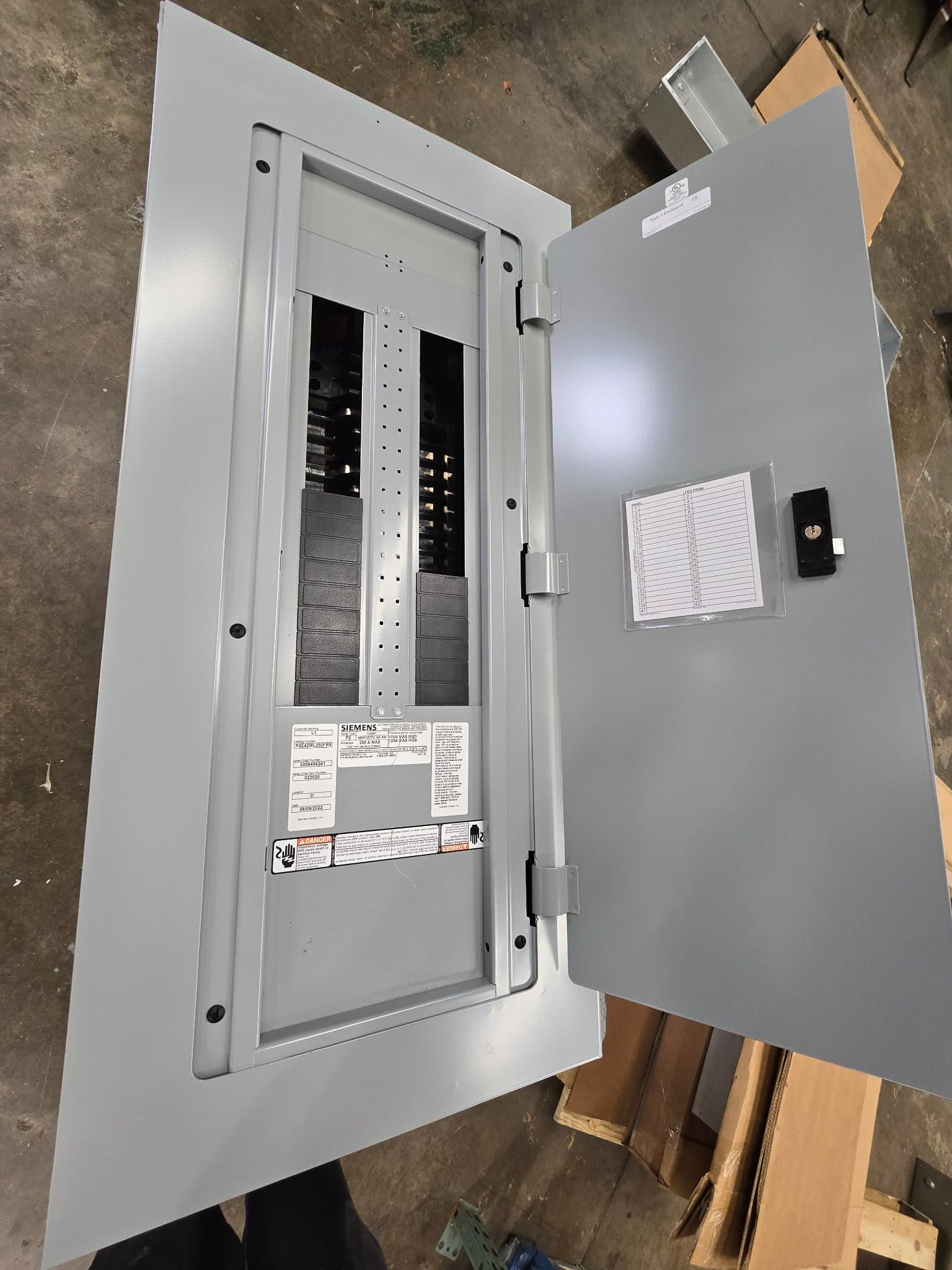 Siemens P2E42ML250FBS Panelboard 250A 480Y/277V 36 Cir NEMA 1 – image 1