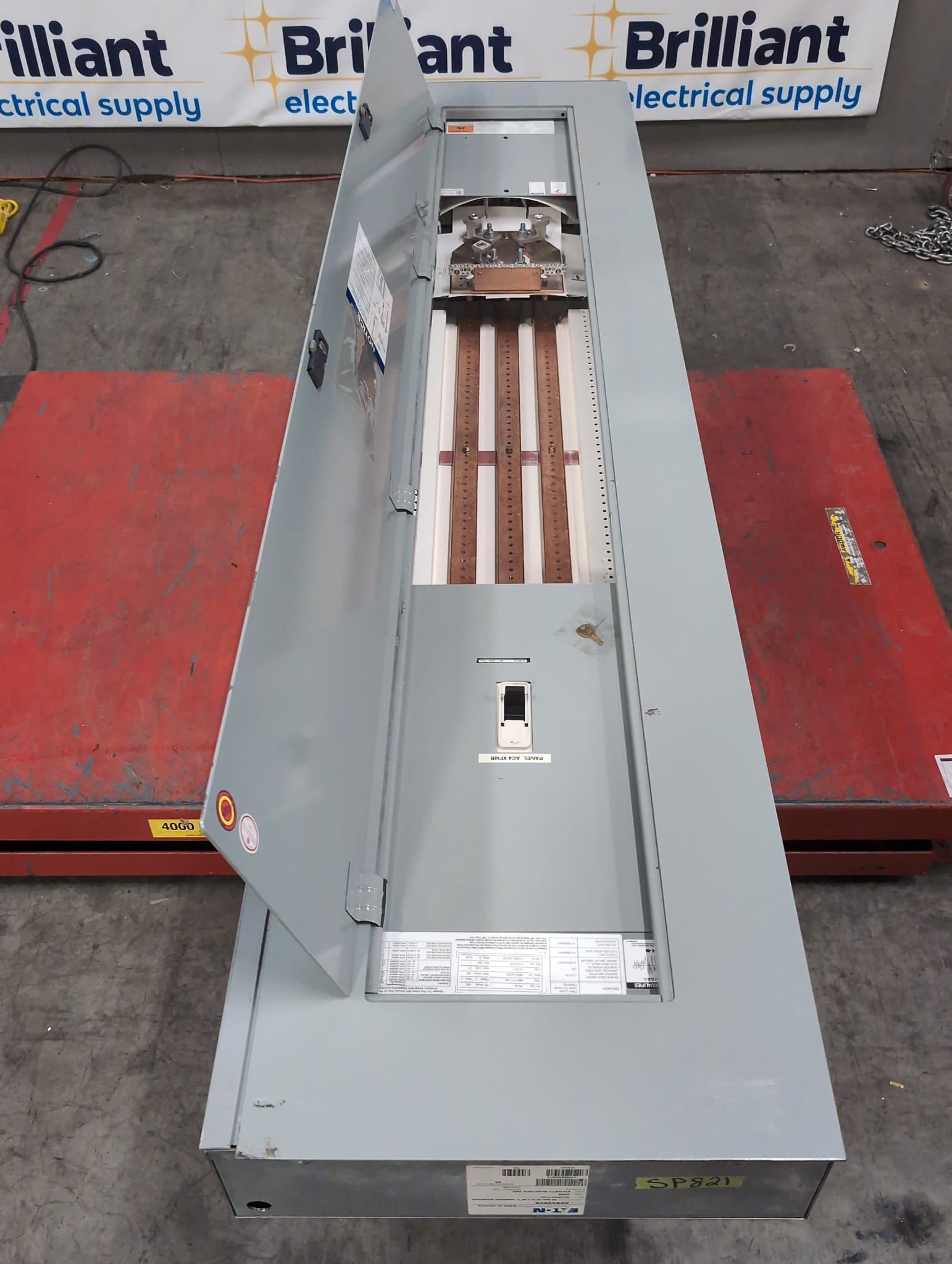 Eaton PRL3A POW-R-LINE Panelboard 400A 480/277V 72 Cir NEMA 1 – image 1