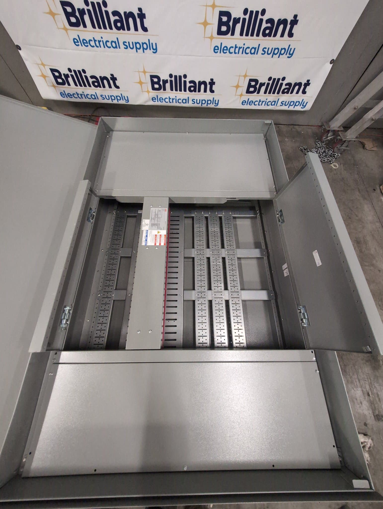 ABB IN2408NN3H2 Panelboard 800A 600V MLO 63 Circuits NEMA 1 – image 1