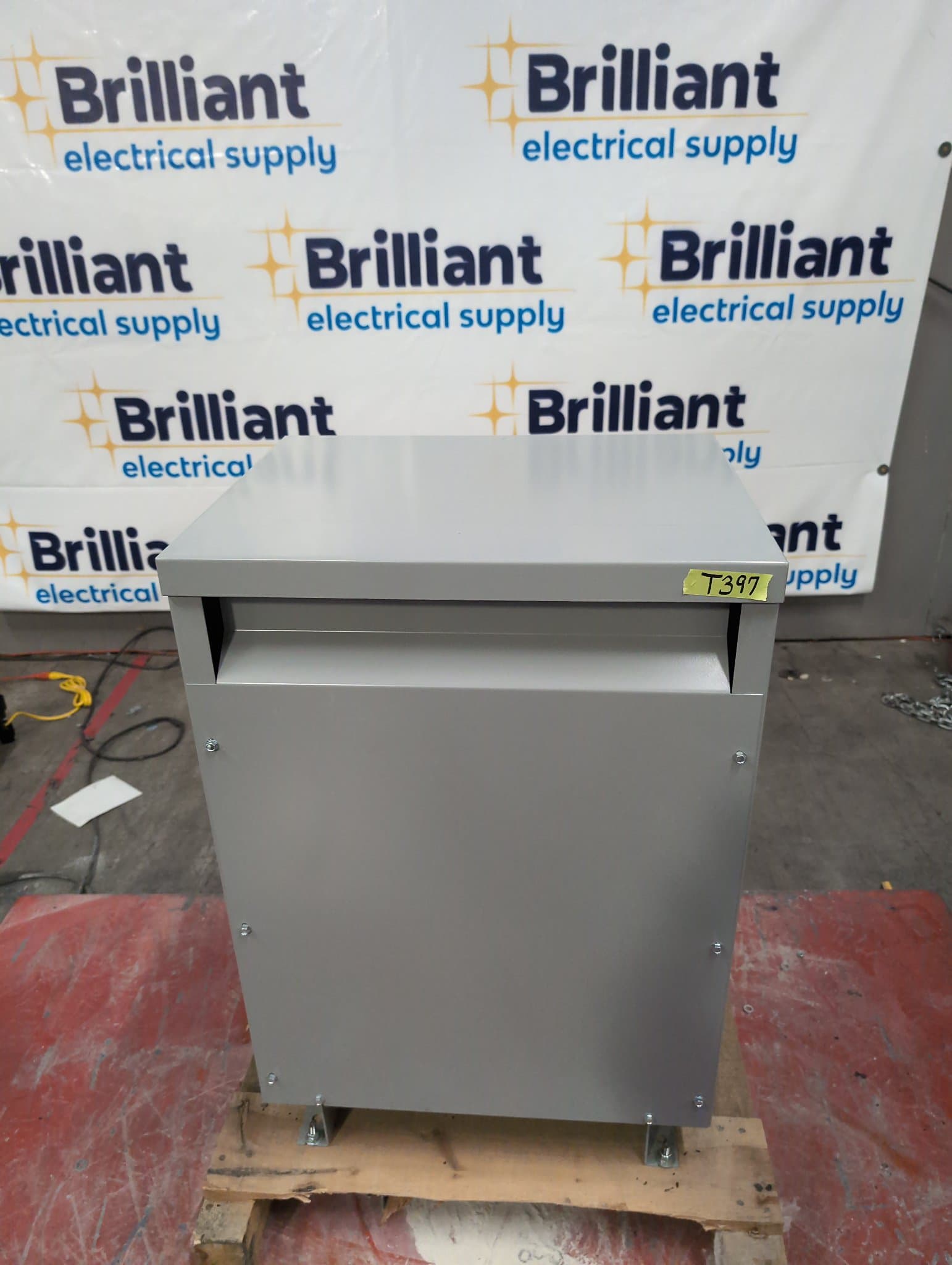Eaton T48M29F2516CUSRLS42 Dry Type Transformer 25kVA 480V/208V Indoor – image 1
