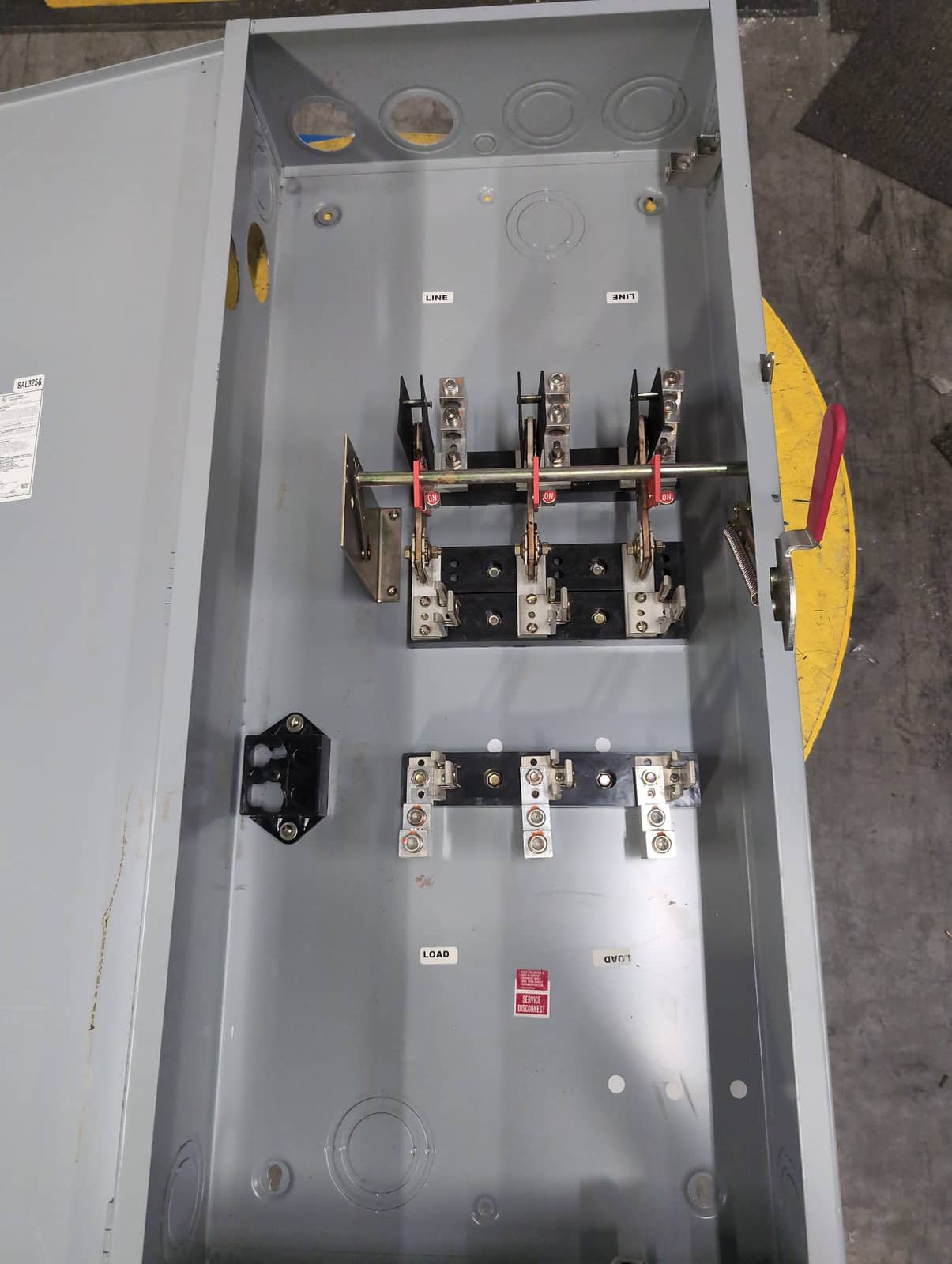 GE TG4325 Disconnect — image 1 of 7