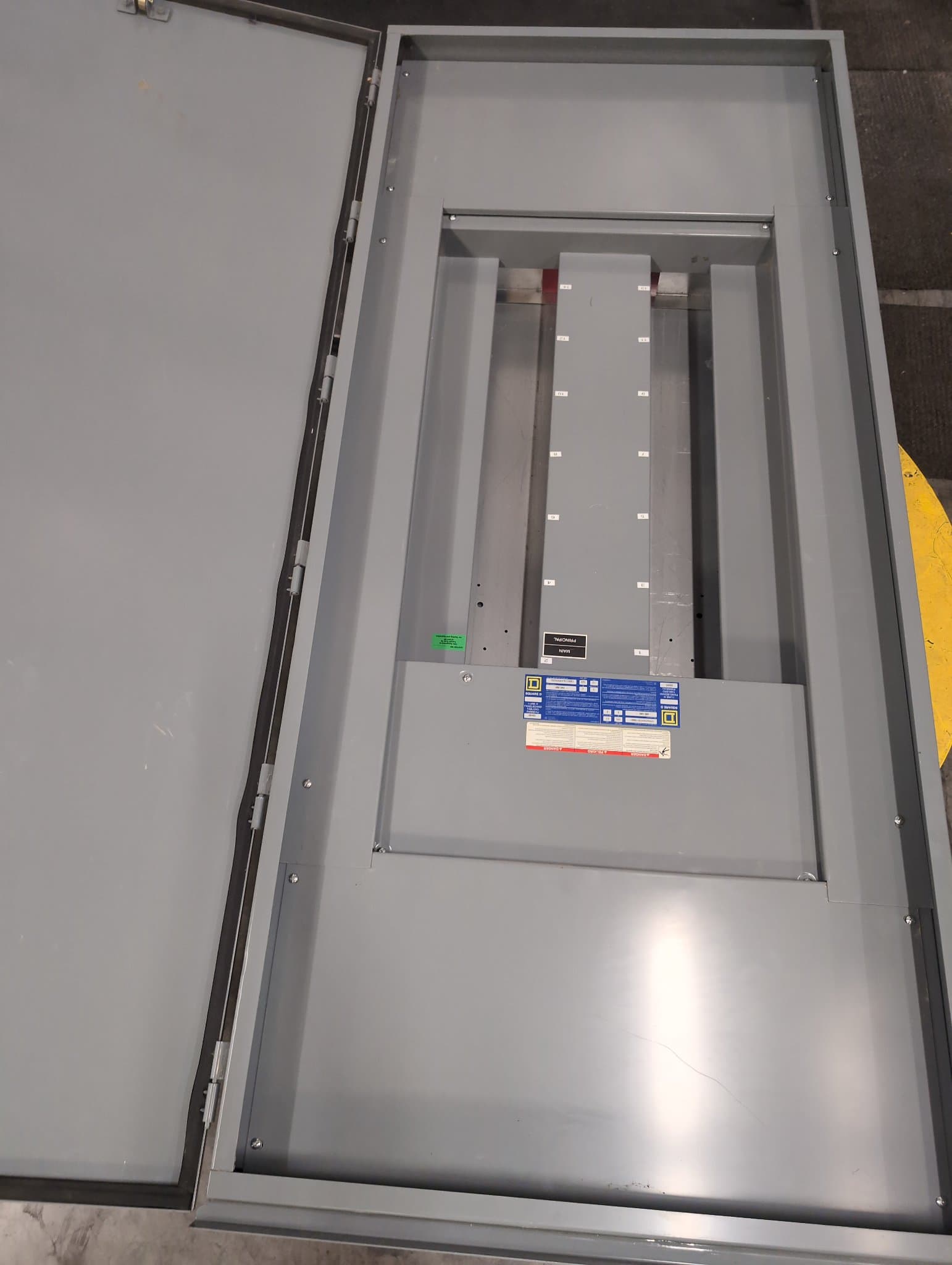 Square D I-LINE E1 225A 480V MLO Panelboard – image 1