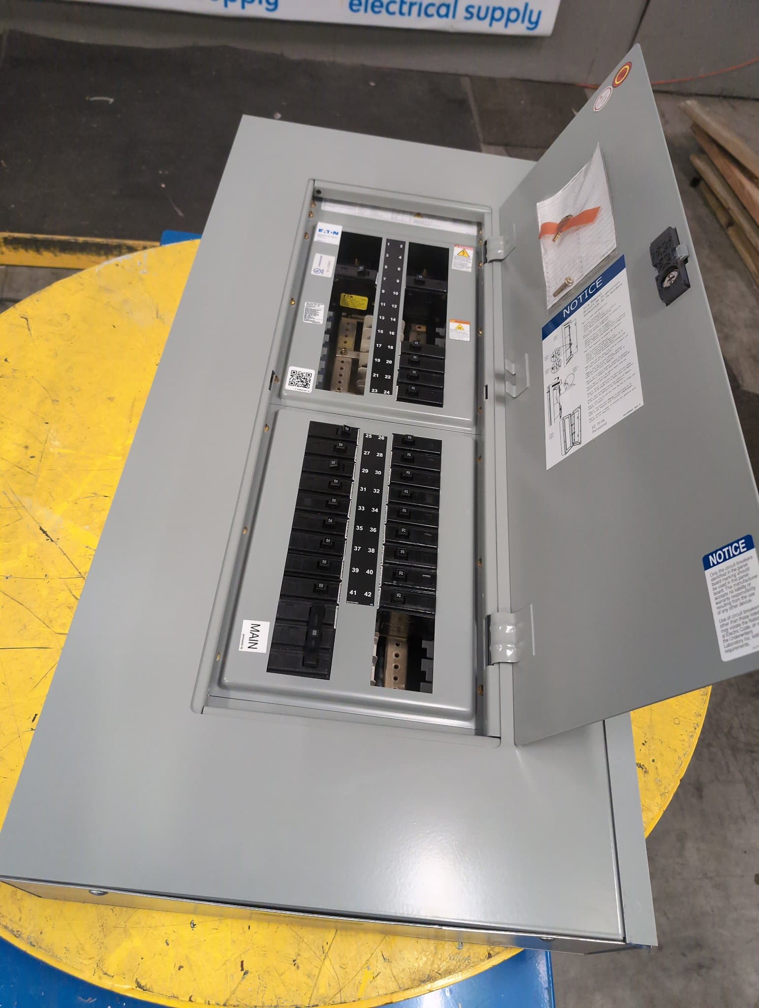 Eaton PRL1X POW-R-LINE Panelboard 100A 208/120V 42 Cir NEMA 1 – image 1