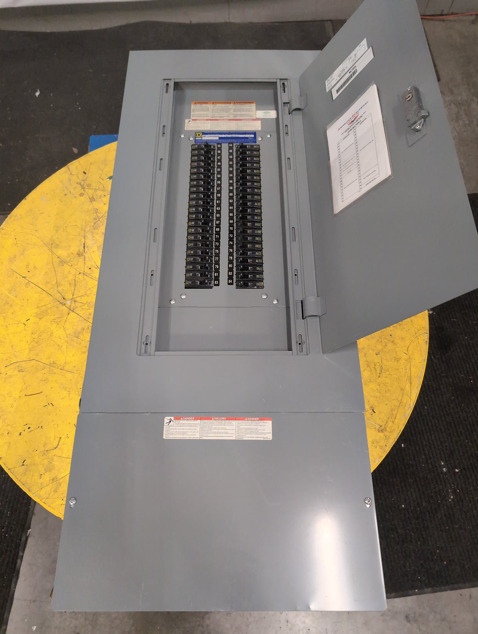 Square D MH38 NQ Panelboard 225A 208/120V 42 Cir MLO NEMA 1 – image 1