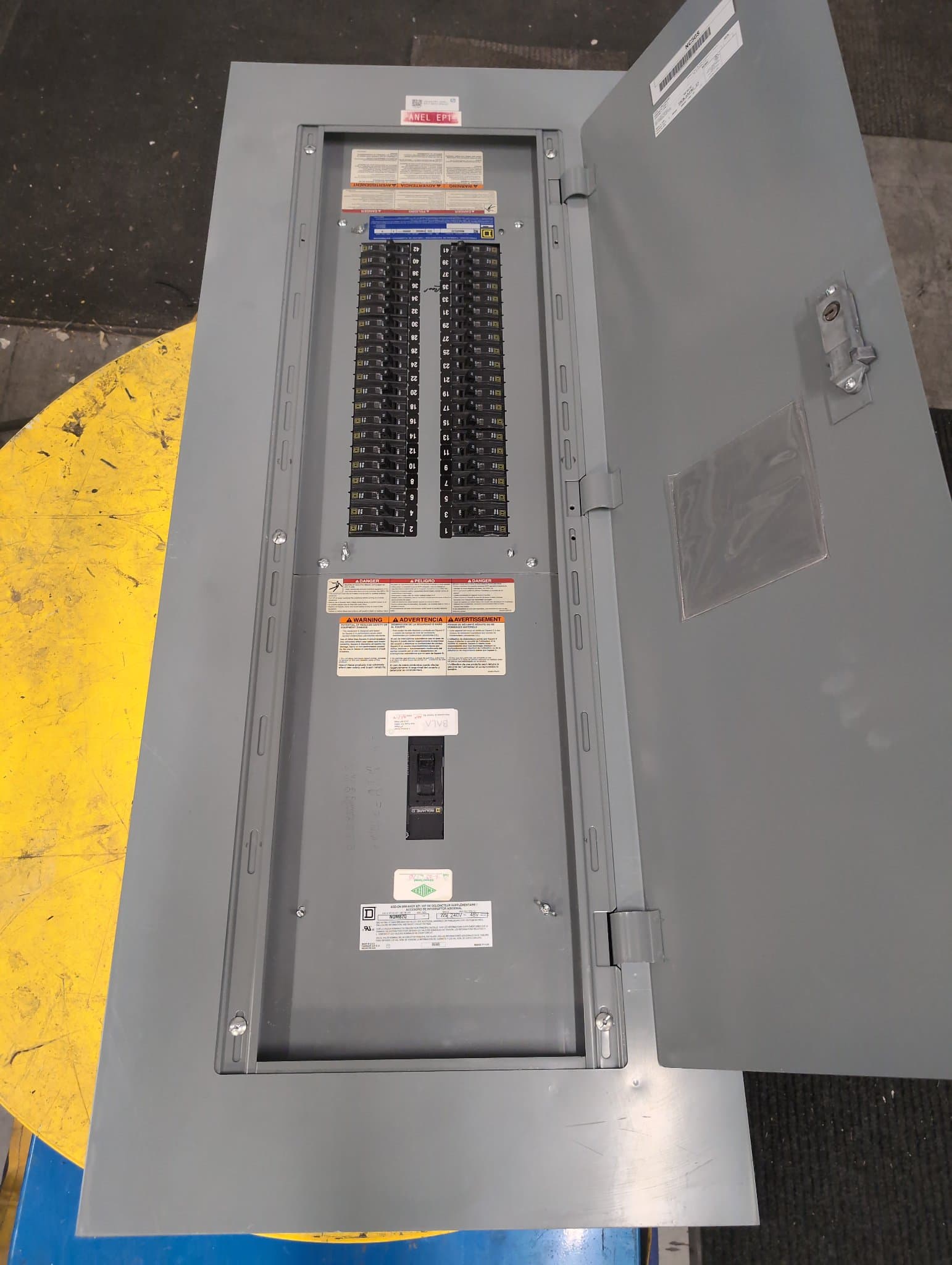 Square D NQ Panelboard 225A 240V 42 Cir NEMA 1 with Main Breaker QBL32200 – image 1