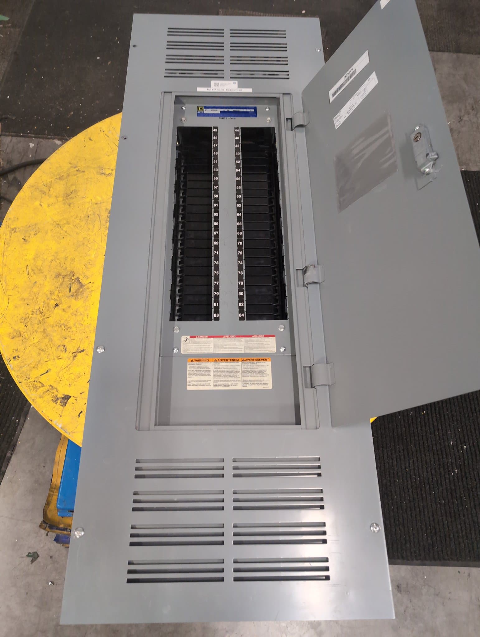 Square D NF442L4C Panelboard 400A 600/347V MLO 42 Cir NEMA 1 – image 1