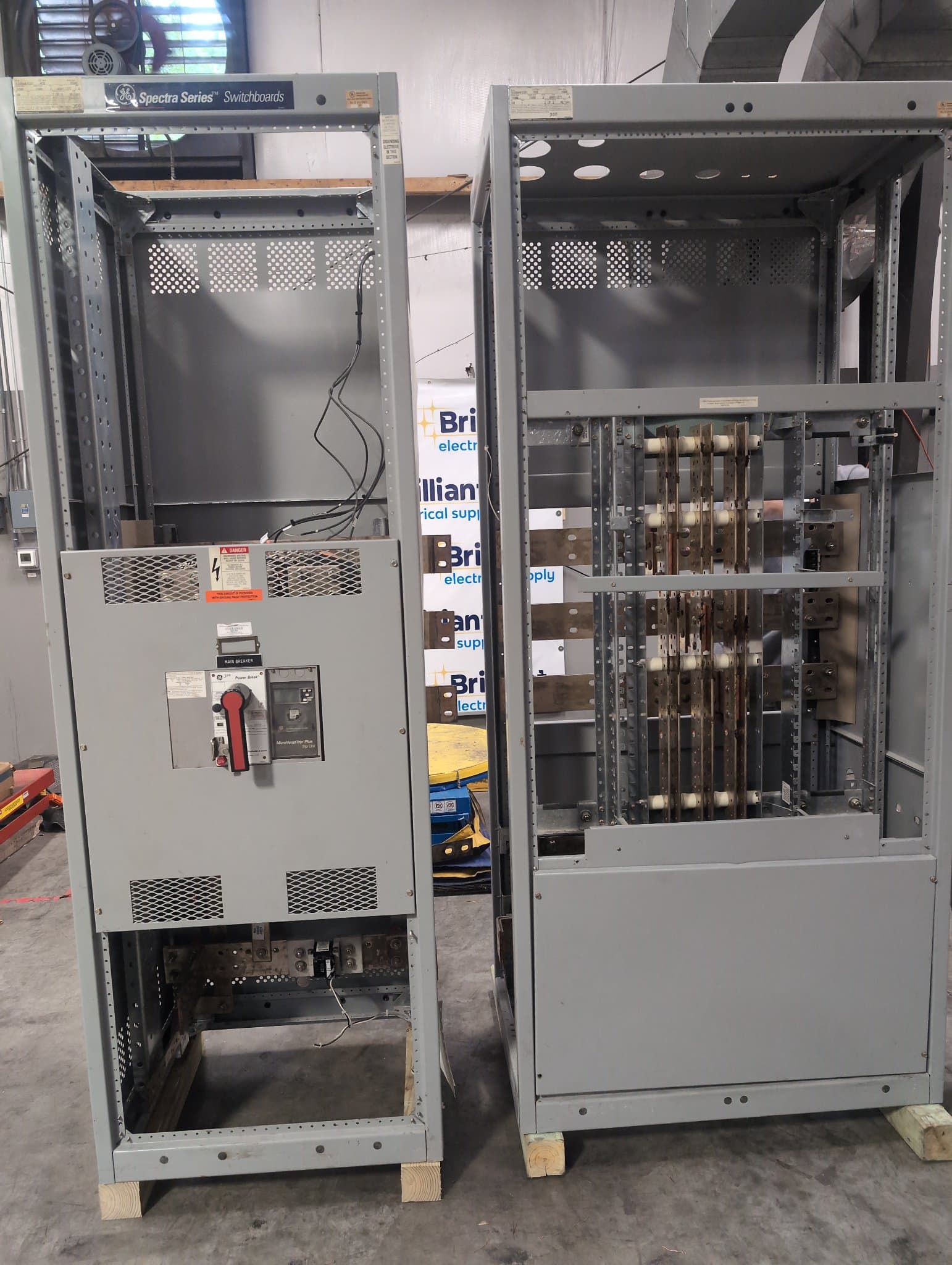 GE SPECTRA SERIES POWER BREAK Switchboard 1600A 480/277V 3PH NEMA 1