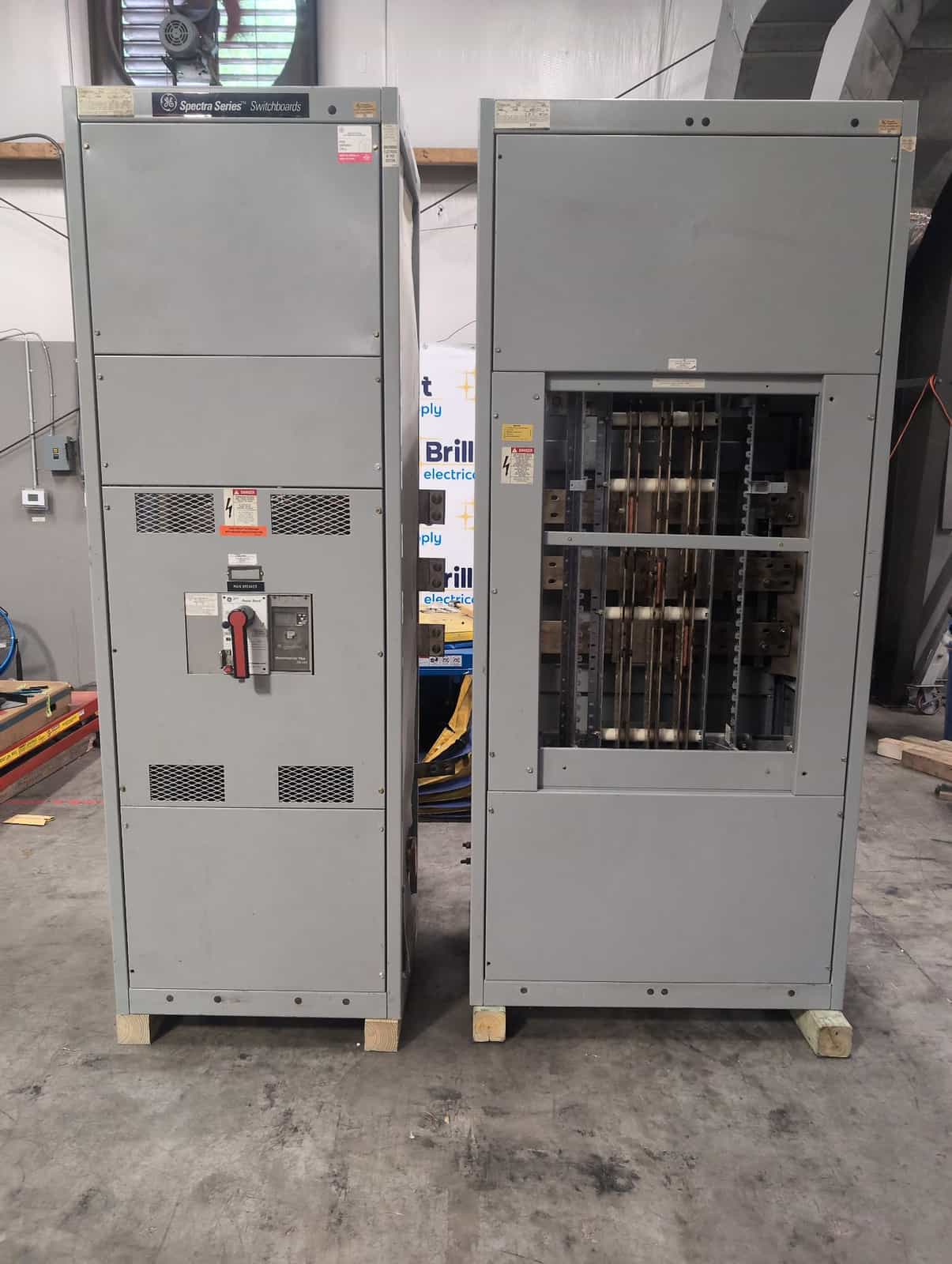 GE SPECTRA SERIES POWER BREAK Switchboard 1600A 480/277V 3PH NEMA 1