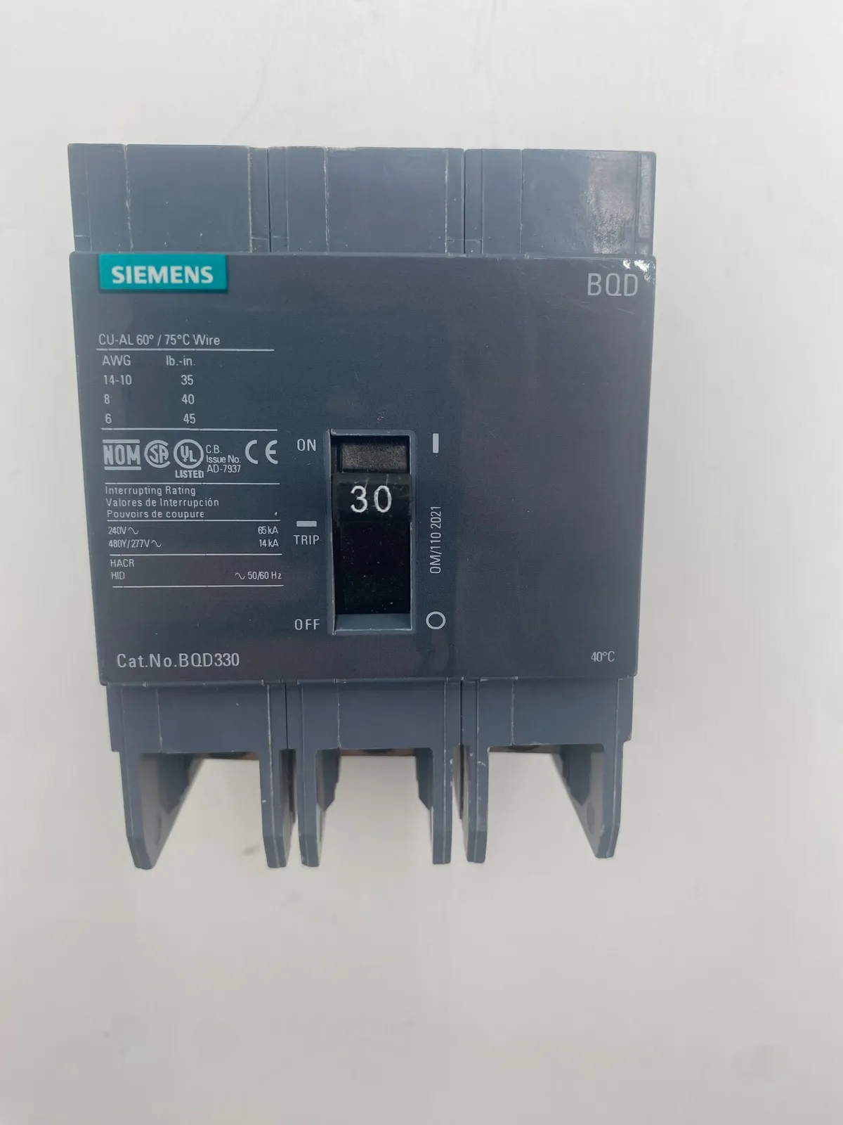 Siemens BQD330 Circuit Breaker — image 1 of 7