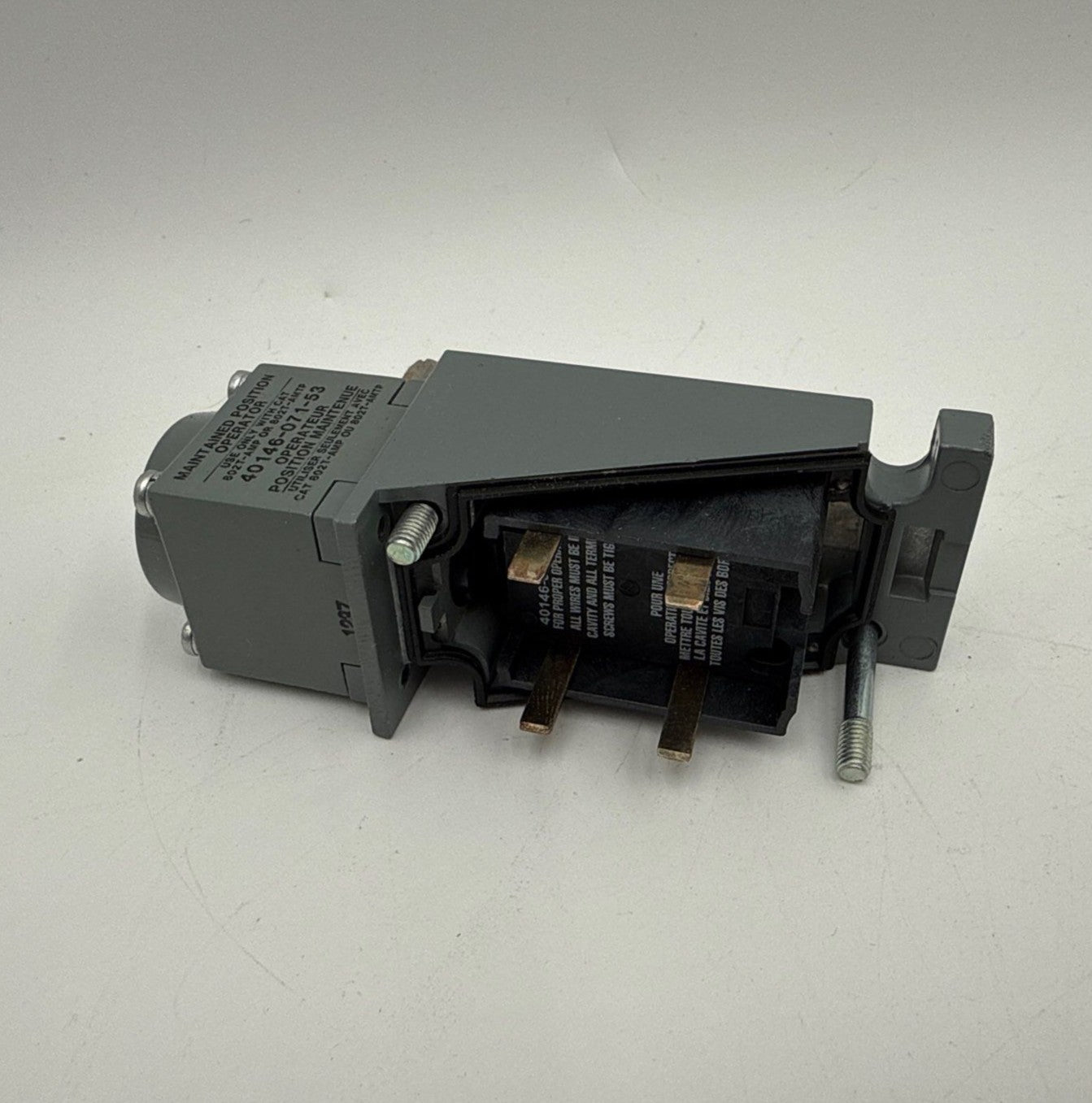 Allen Bradley 802T-AMP1 Limit Switch Oil Tight Plug In 600V Bulletin 802T New