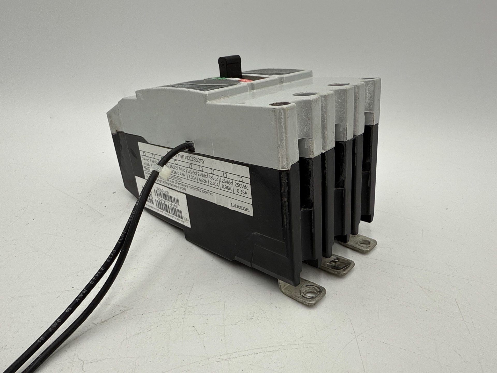 GE TEYL3100B Circuit Breaker 100A 3P 480/277V Shunt Trip TEYL 100 Amp 3 Pole Bolt On Used