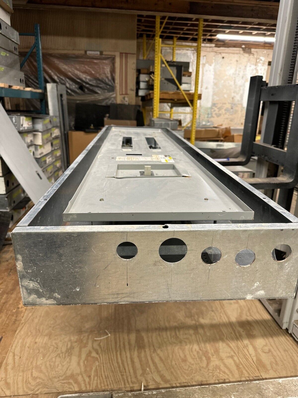 GE AEF3424DBX Panelboard 400A 480Y/277V 3PH 4W 42 Cir Indoor Encl MCB 400 Amp P311 Used