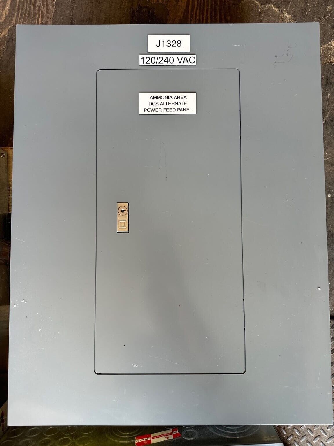 Square D NOQD Panelboard 100A 120/240V 1PH 3W MLO Main Lug 24 CIR NEMA 1 P527 Used