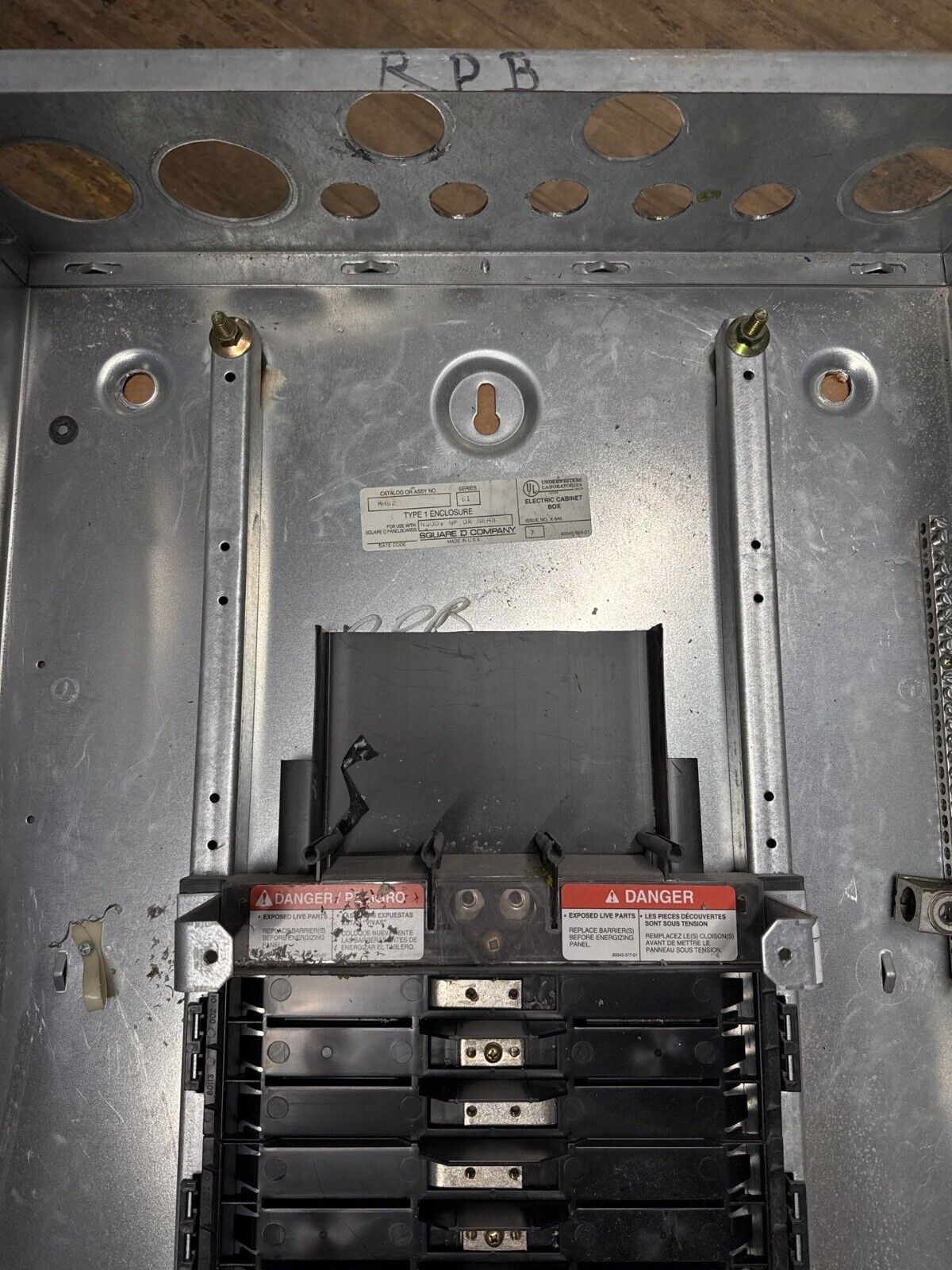 Square D NF Panelboard 400A 600/347V 3PH 4W MLO 54 Circuit Indoor Encl MH62 P564 Used