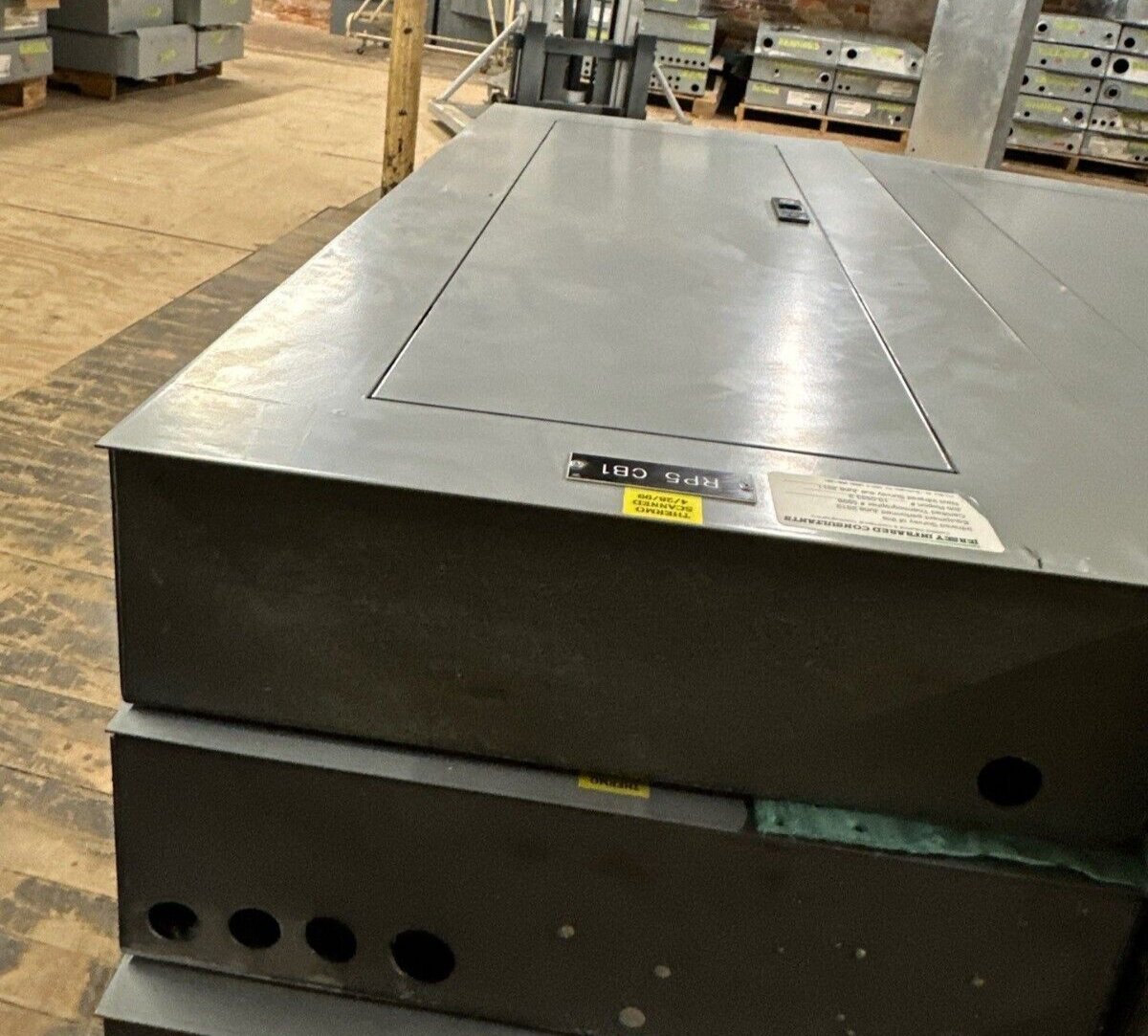 GE AQF3421MBX Panelboard 125A 208Y/120V 3PH 4W 42 CIR Indoor Encl MLO Main Lug P077 Used