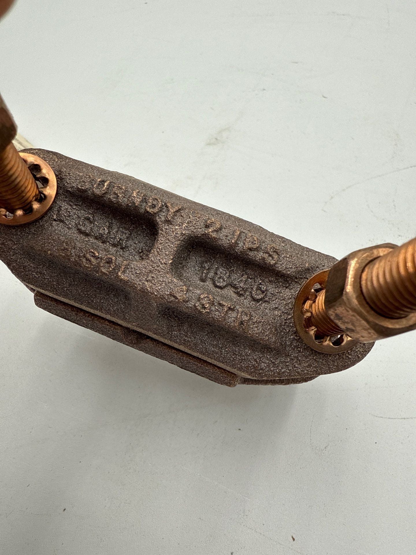 Burndy GAR184C Mechanical Grounding Connector 8-4CU 2IPS New