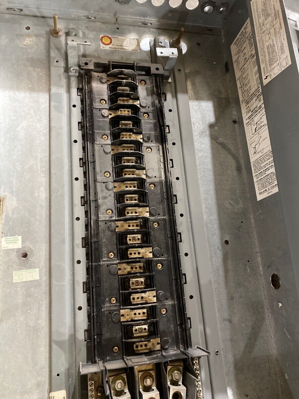 Square D NEHB Panelboard 225A 480/277V 3PH 4W Indoor Encl 42 Cir Main Lug MLO P654 Used