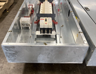 Cutler Hammer PRL2A MLO Panelboard 400A 277/480V 3PH 4W Indoor Encl 42Cir FD3225 P586 Used