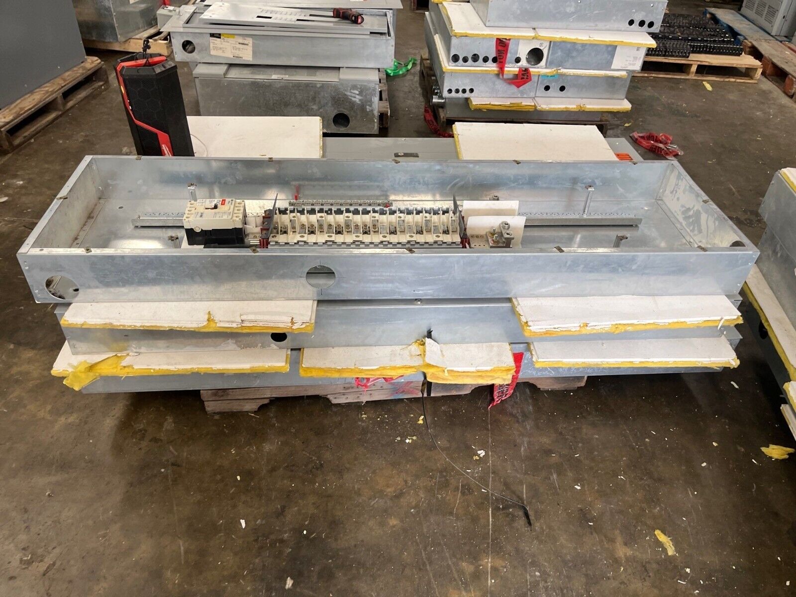 Cutler Hammer PRL2A Panelboard 400A 277/480V 3PH 42 Cir Indoor Encl FD3225 MLO P579 Used