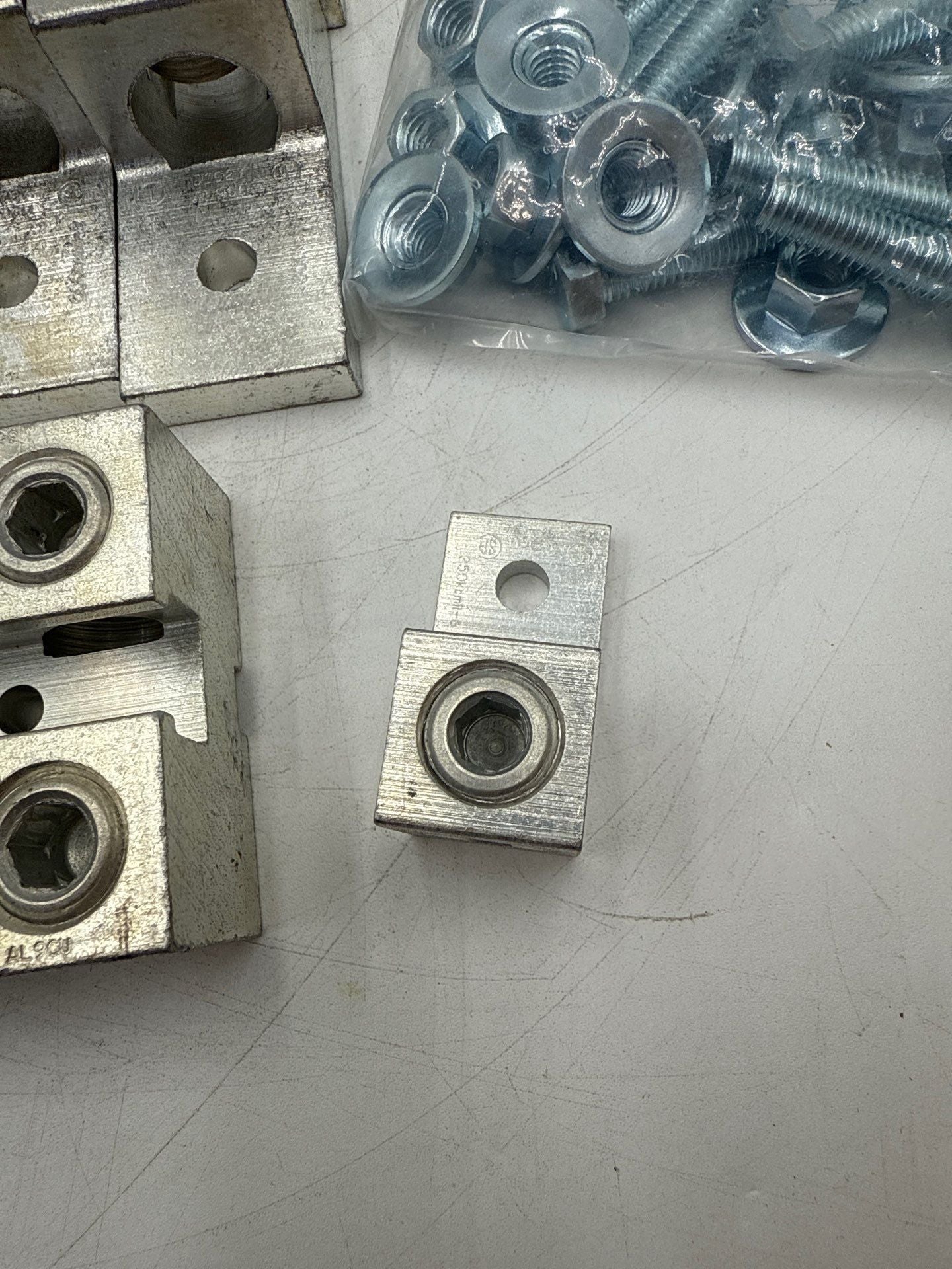 Square D DASKGS600 Lug Kit Aluminum 600A 600kcmil to 2 AWG Transformer Acc New