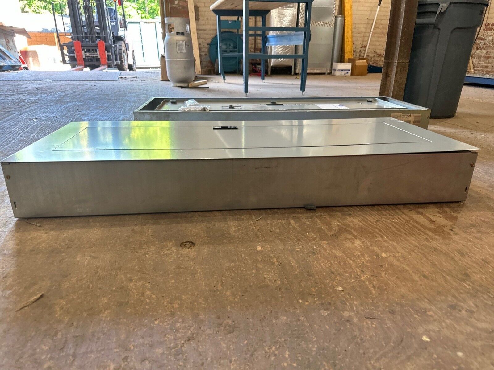 GE AEF3124KB Panelboard 400A 480Y/277V 3PH 4W 18 Circuit Indoor Encl MCB 400 Amp P548 Used