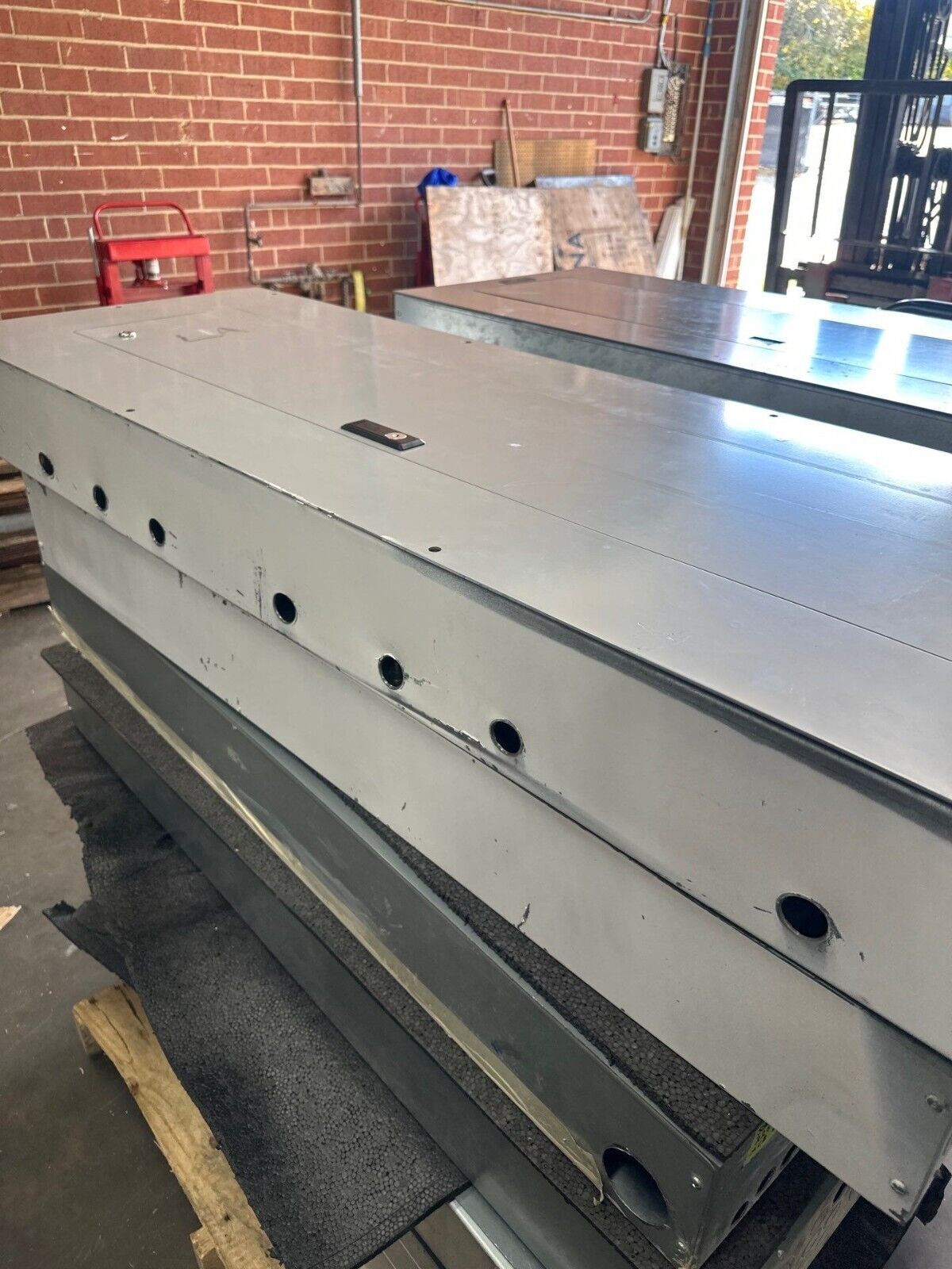 Cutler Hammer PRL1A Panelboard 400A 208Y/120V 3PH 4W 42 Cir Indoor Encl MCB P415 Used