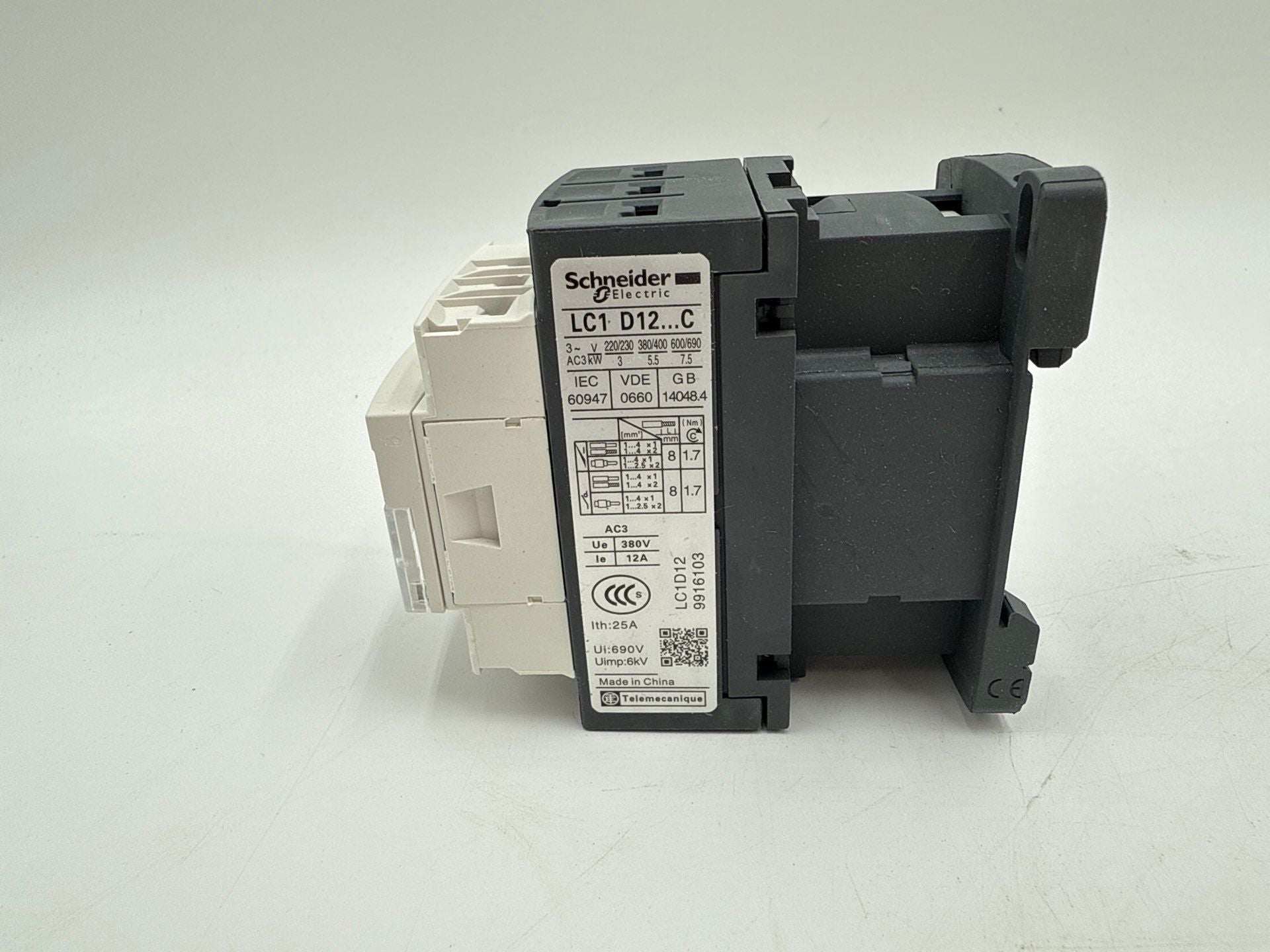 Schneider LC1D12U7 Contactor 12A 3P Coil 240VAC Non-Reversing 7.5 HP at 480V New