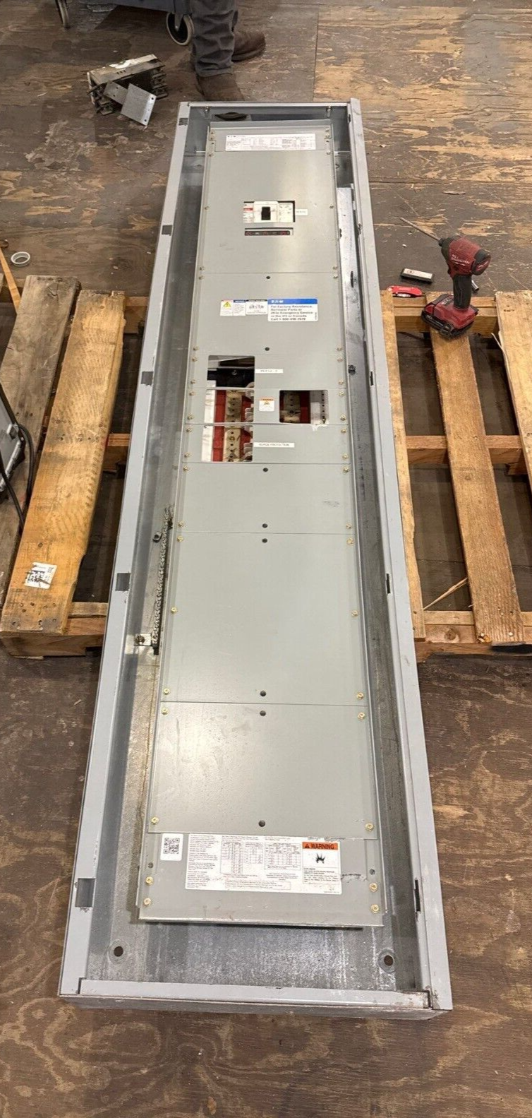 Eaton PRL3A Panelboard 400A 480/277V 3PH 4W 18 Cir Indoor Encl MCB HKD3400F P632 Used