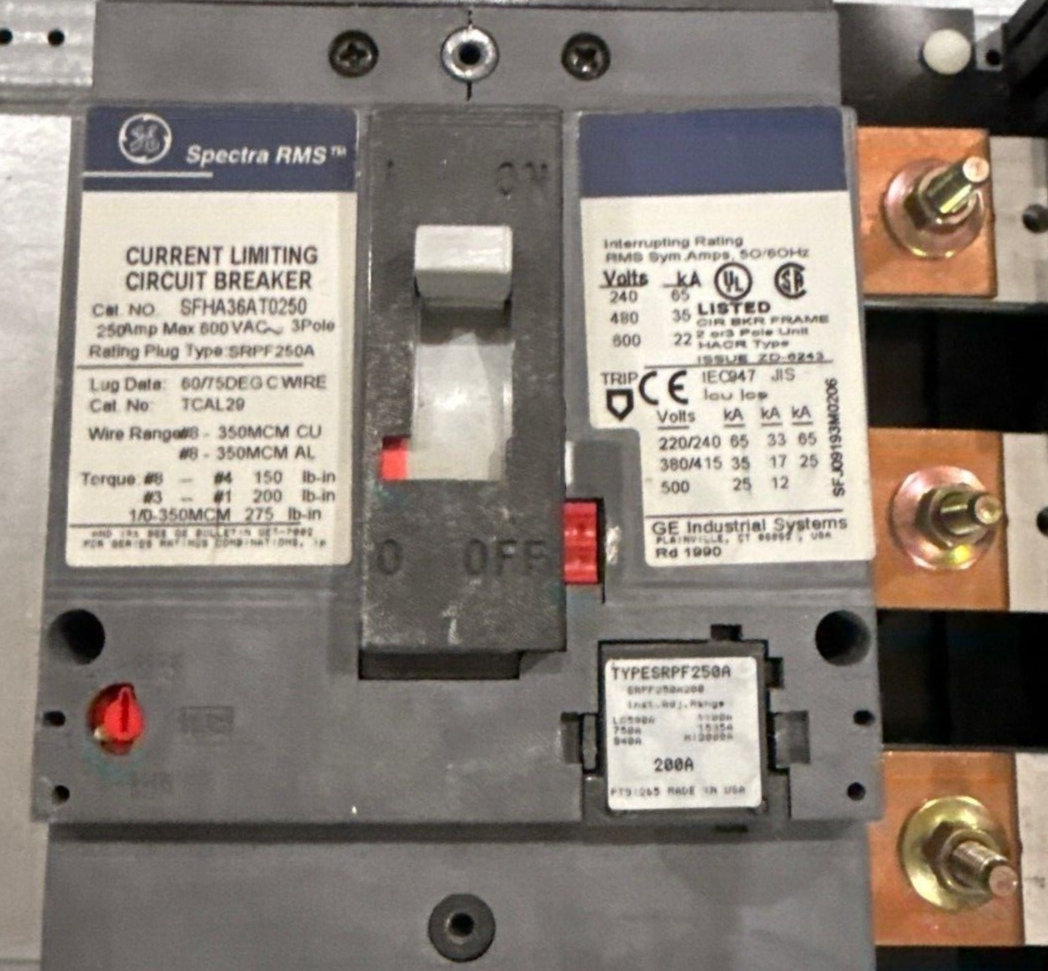 GE AEF3424KBX Panelboard 400A 208/120V 3PH 4W 42Cir Indoor Encl MCB SGHA36AT0400 P240 Used