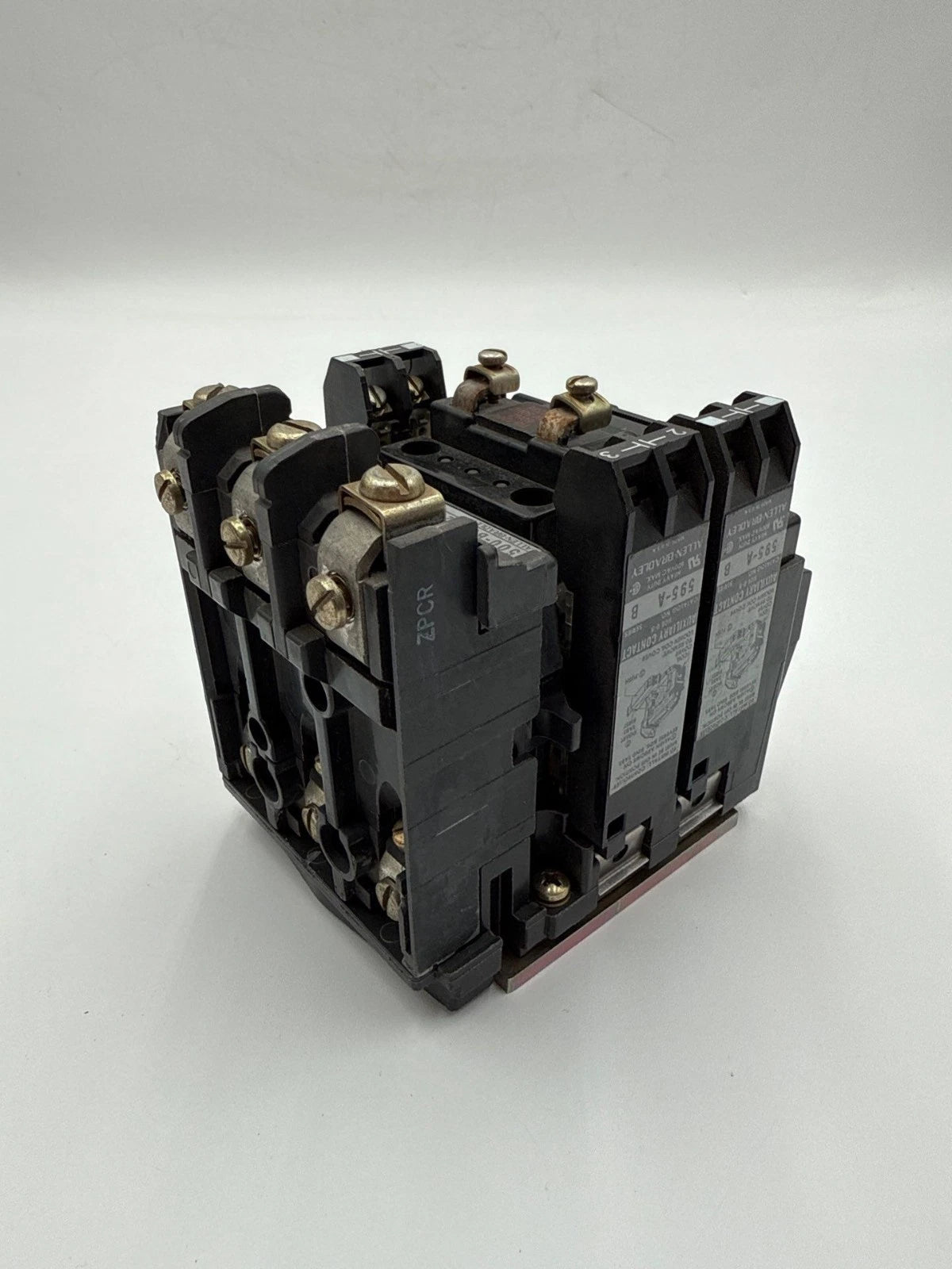 Allen Bradley 500-B0DX21 Contactor NEMA Size 1 27A 3P 600V 10HP Coil 110/120V Used