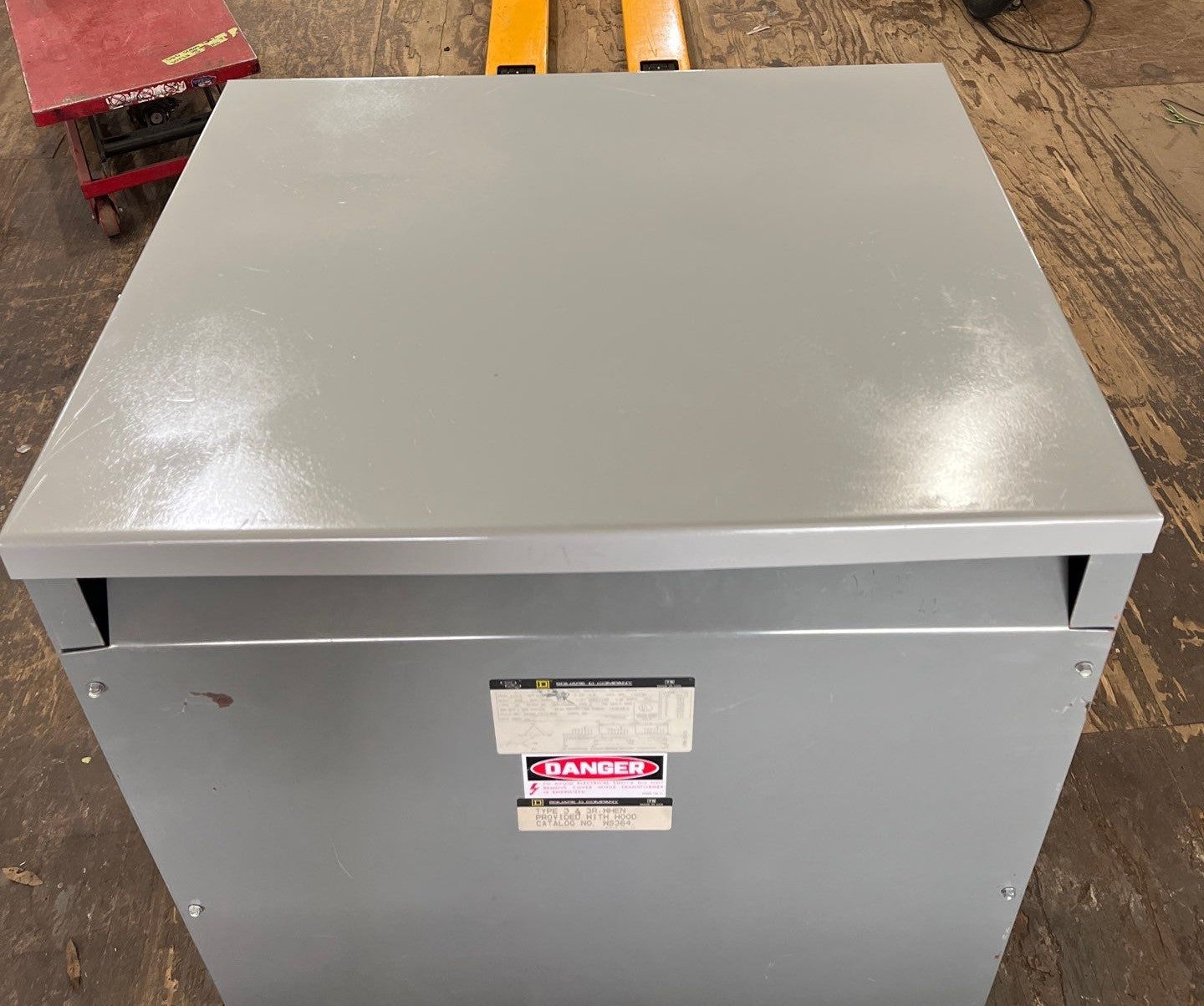 112.5 kVA Square D 112T3H Transformer Pri 480V Sec 208/120V 3PH Indoor Used