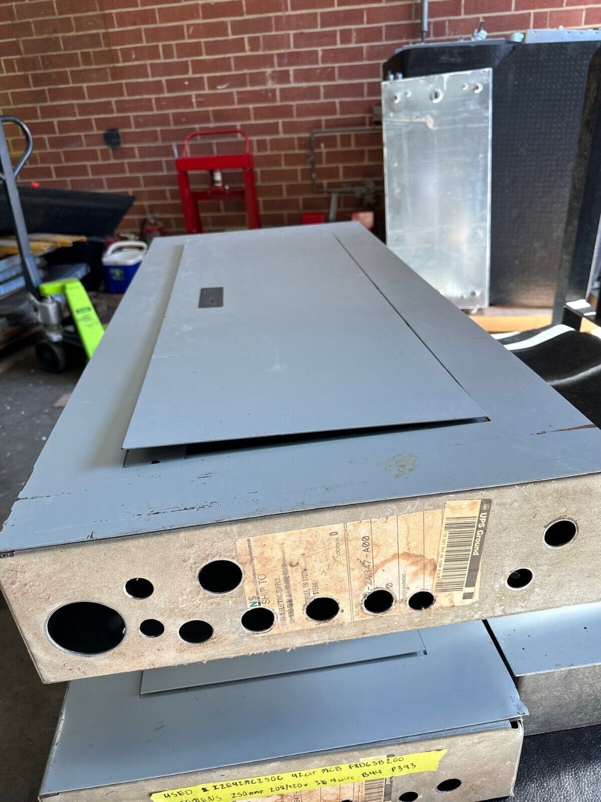 Siemens S1 Panelboard 250A 208Y/120V 3PH 4W 42 Circuit Indoor Encl 250 Amp Max P395 Used