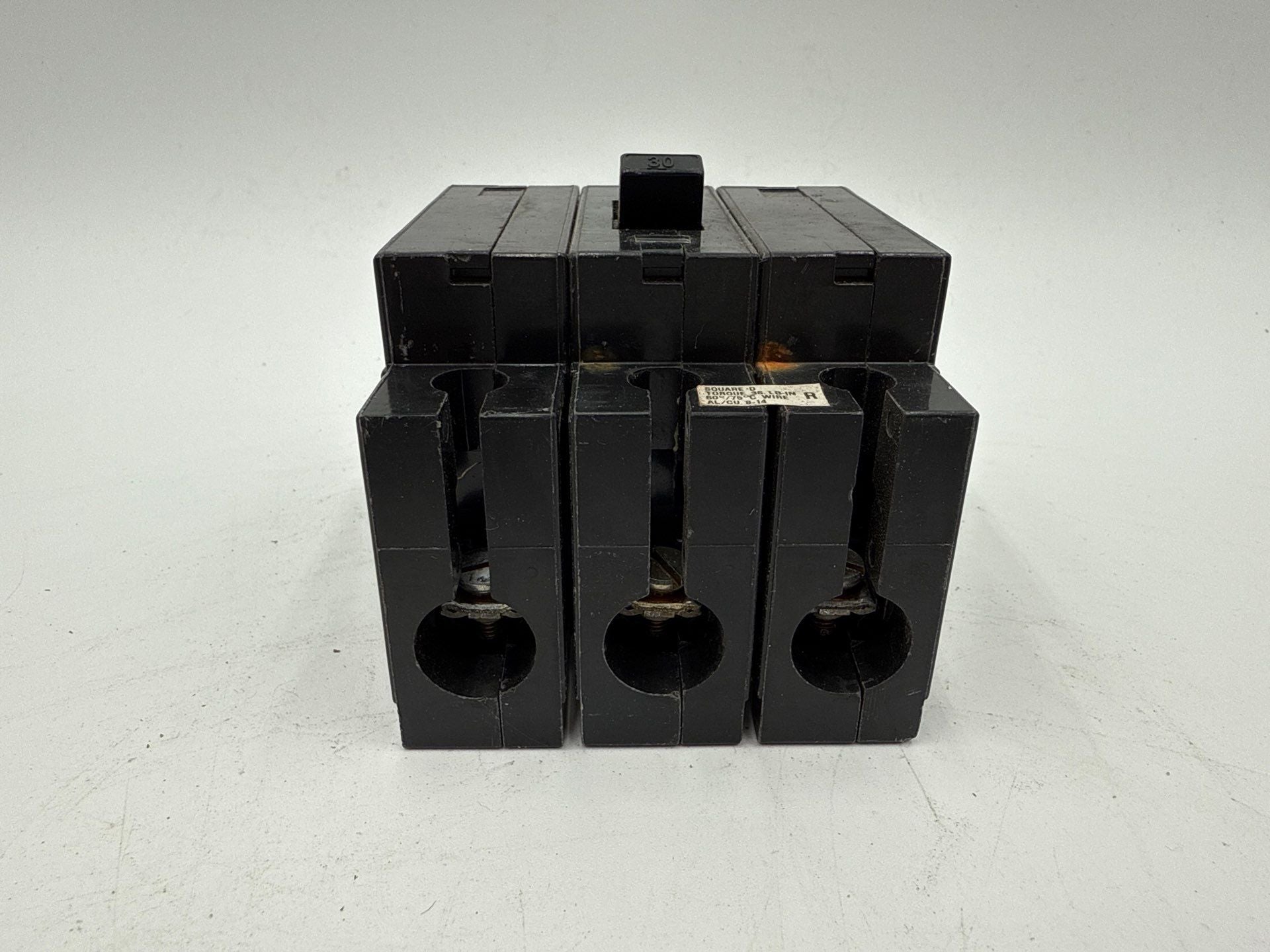 Square D EH34030 Circuit Braker 30A 3P 480/277V EH Plug On 30 Amp 3 Pole Used