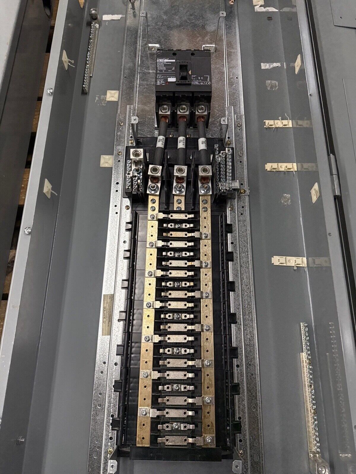 Square D NQOD442L225CU Panelboard 225A 240V 3PH 4W 42 Cir MCB 3R Outdoor Encl P636 Used